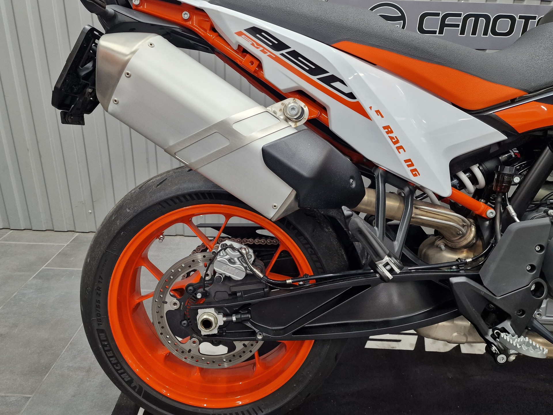 KTM 890 SMT-image-3