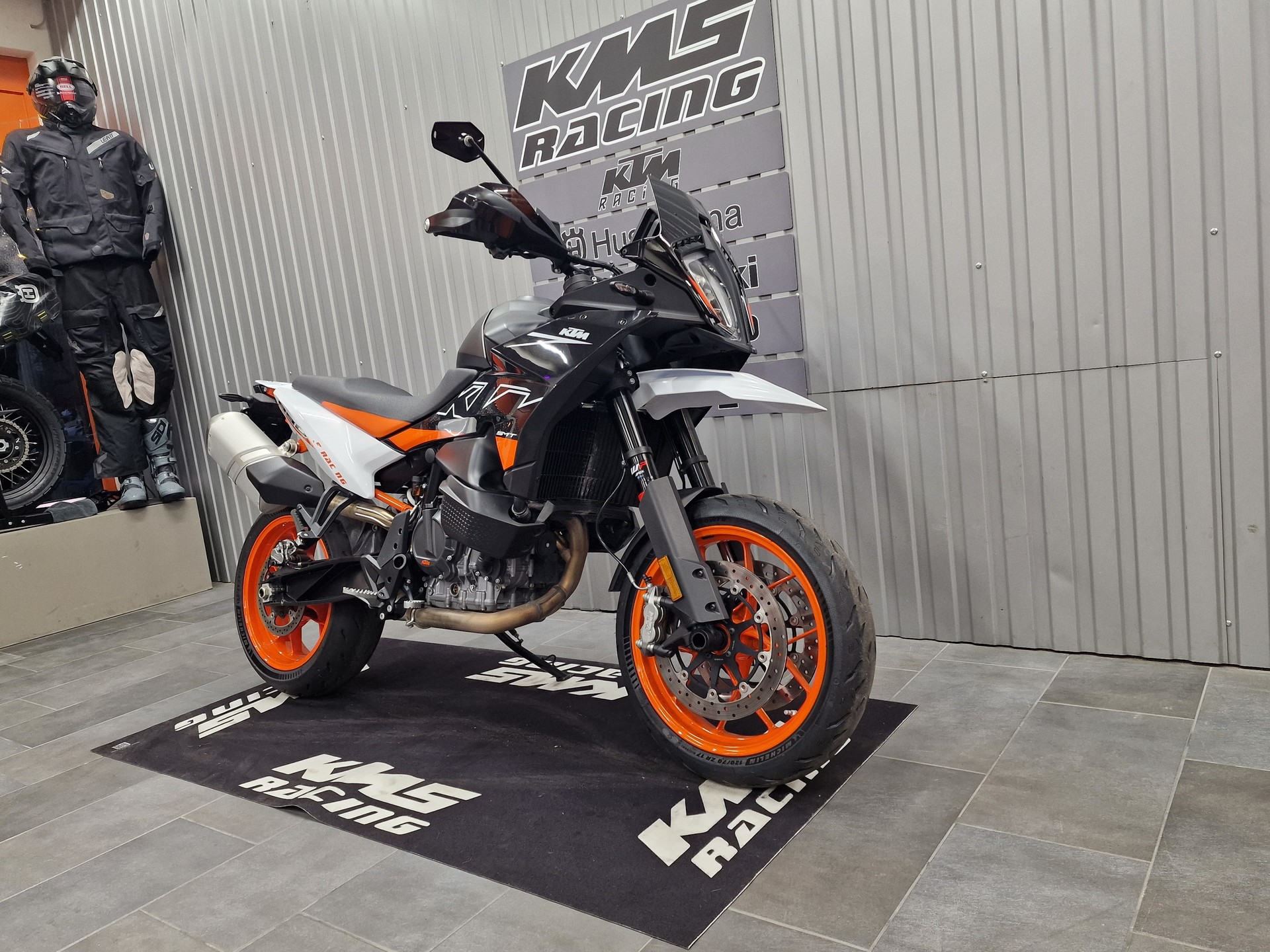 KTM 890 SMT-image-1