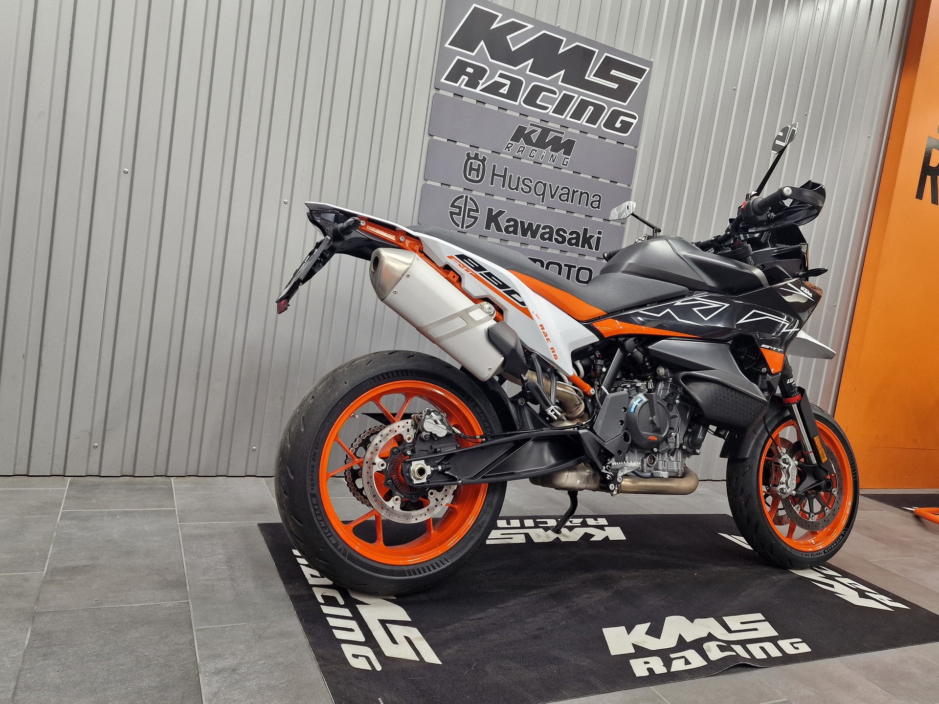 KTM 890 SMT-image-2
