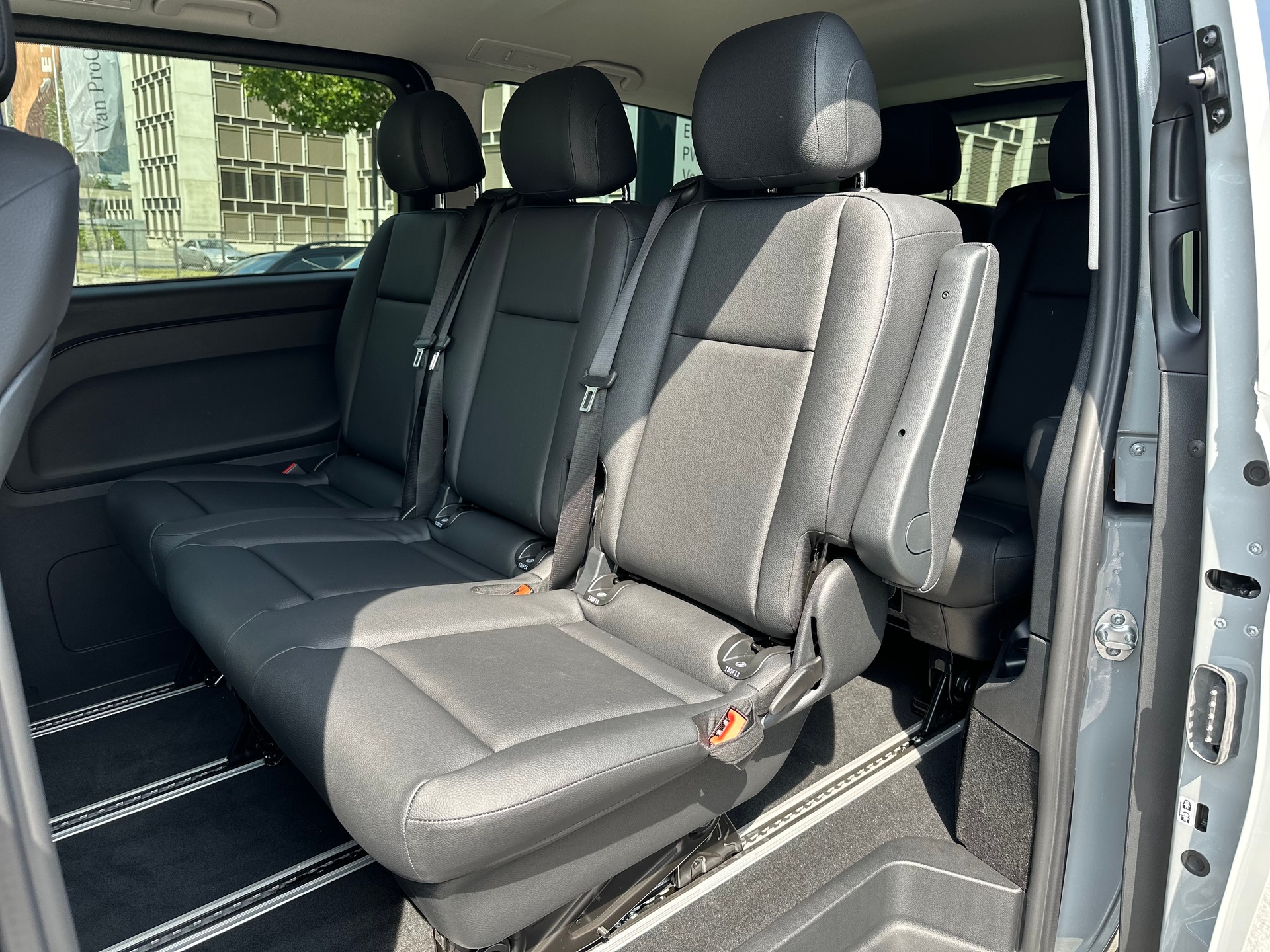 MERCEDES-BENZ eVito 129 KB TOURER PRO Lang 4x2-image-14