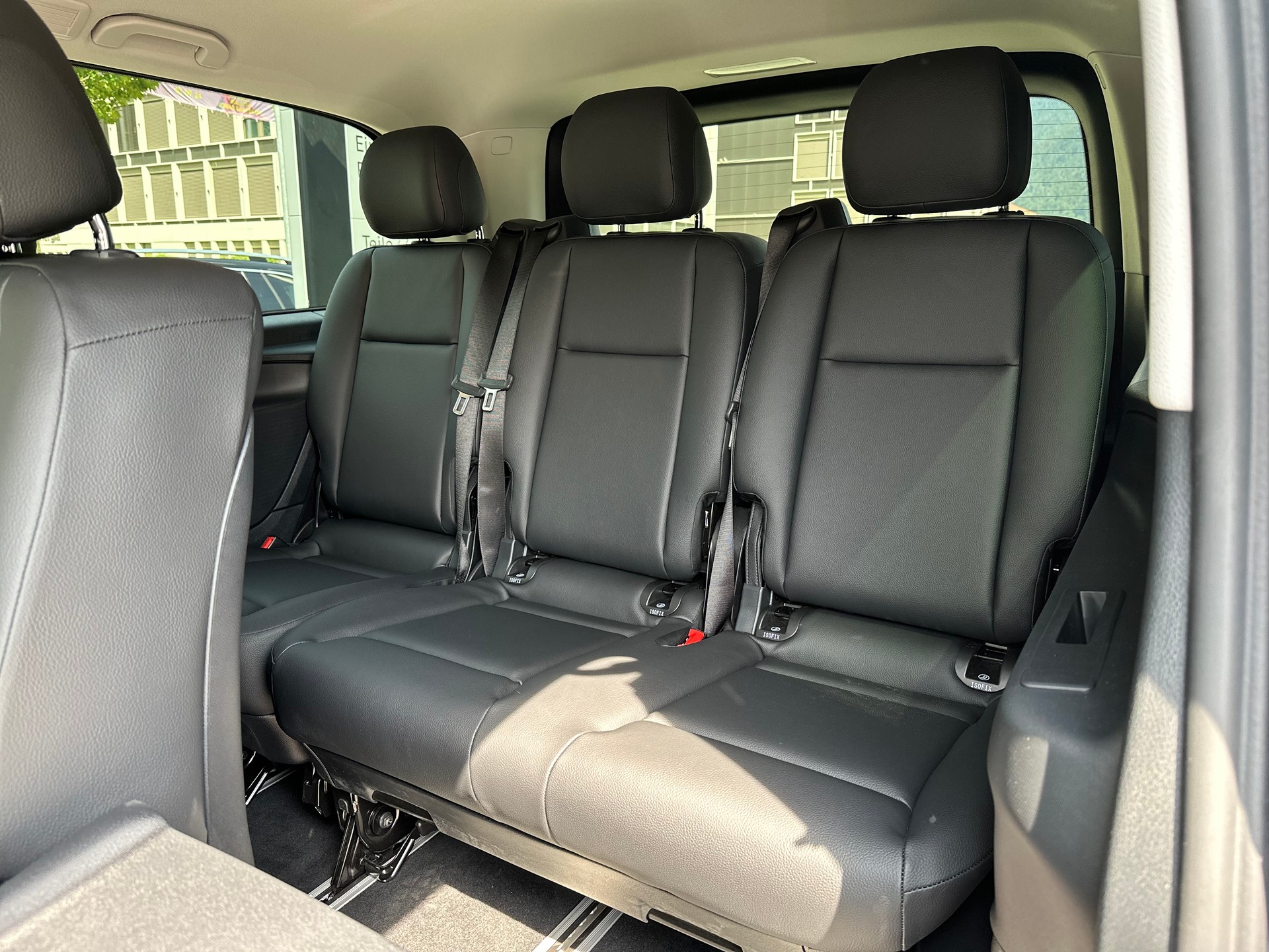 MERCEDES-BENZ eVito 129 KB TOURER PRO Lang 4x2-image-15