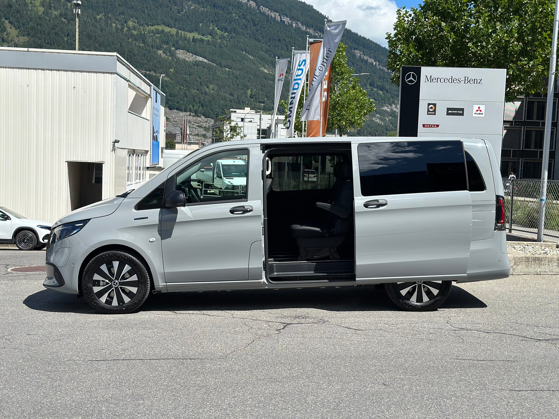 MERCEDES-BENZ eVito 129 KB TOURER PRO Lang 4x2-image-11