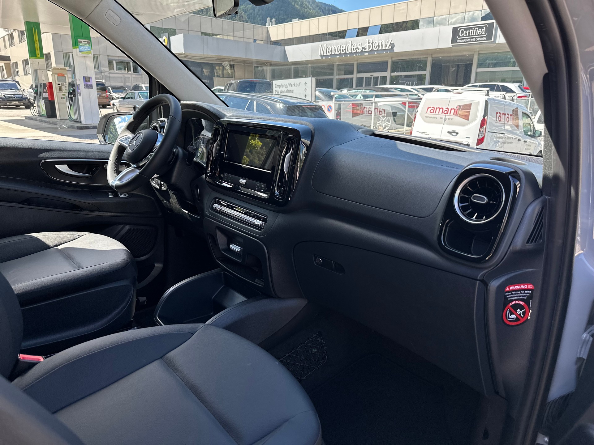 MERCEDES-BENZ eVito 129 KB TOURER PRO Lang 4x2-image-16