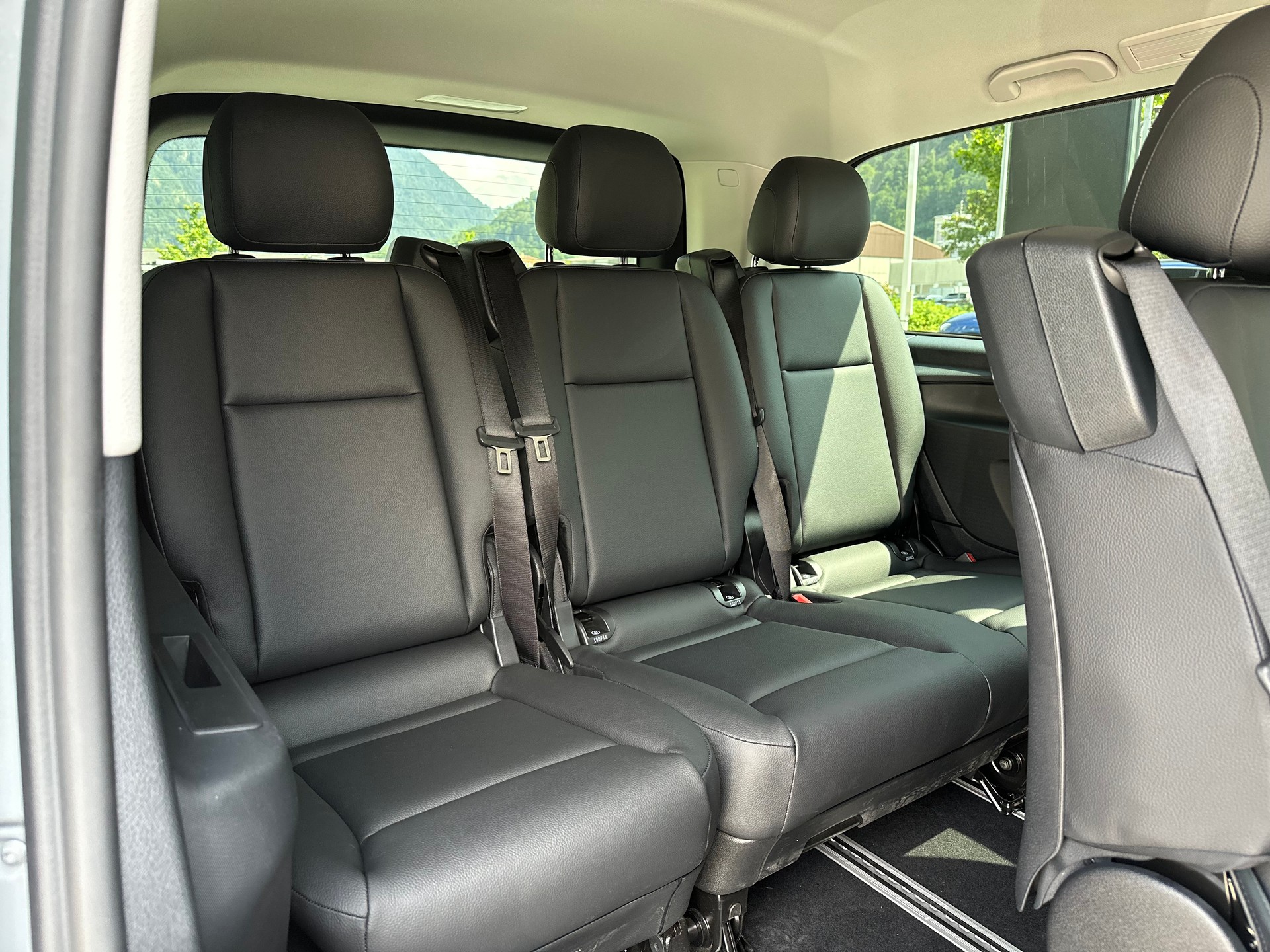 MERCEDES-BENZ eVito 129 KB TOURER PRO Lang 4x2-image-13