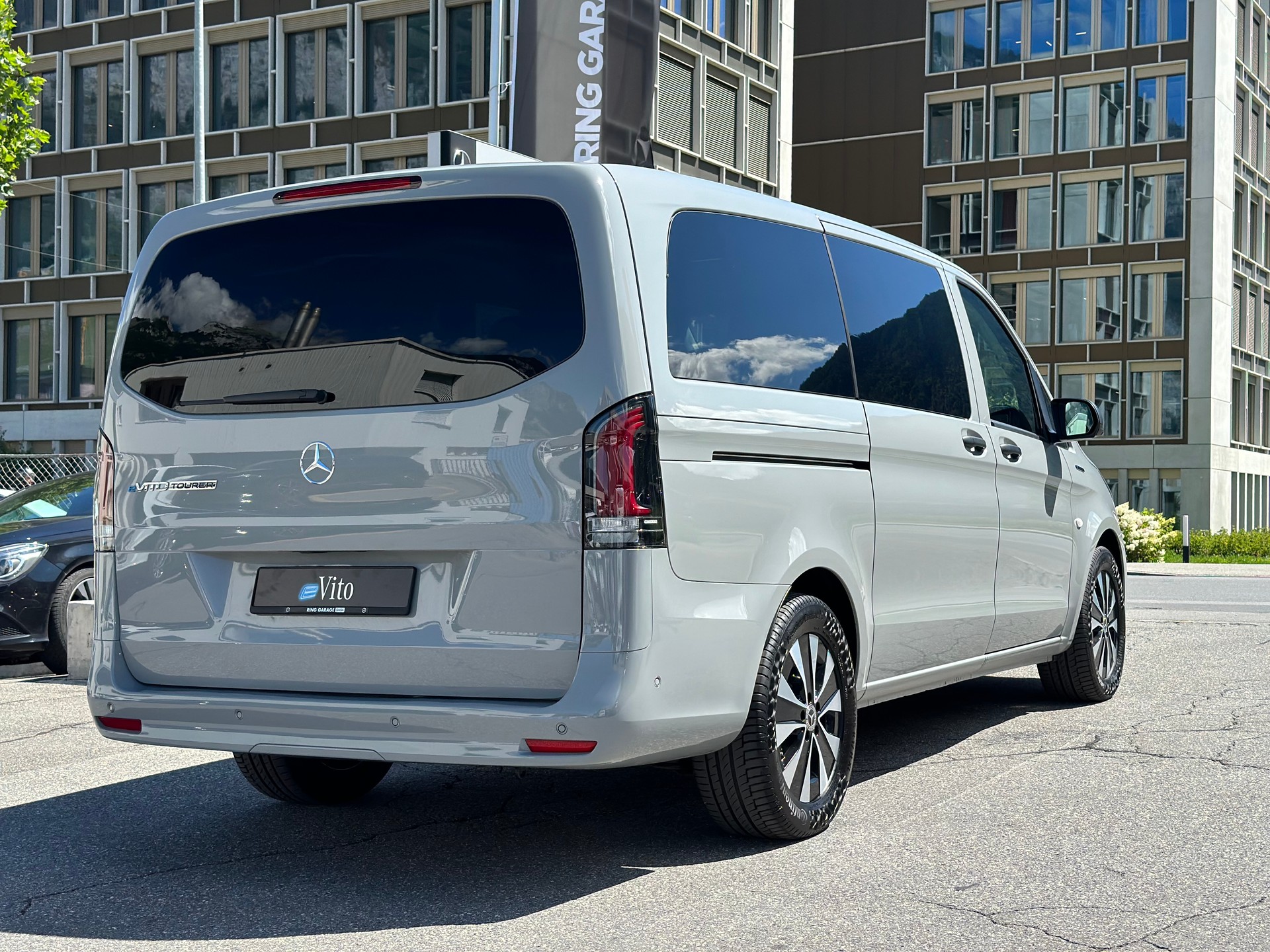 MERCEDES-BENZ eVito 129 KB TOURER PRO Lang 4x2-image-9