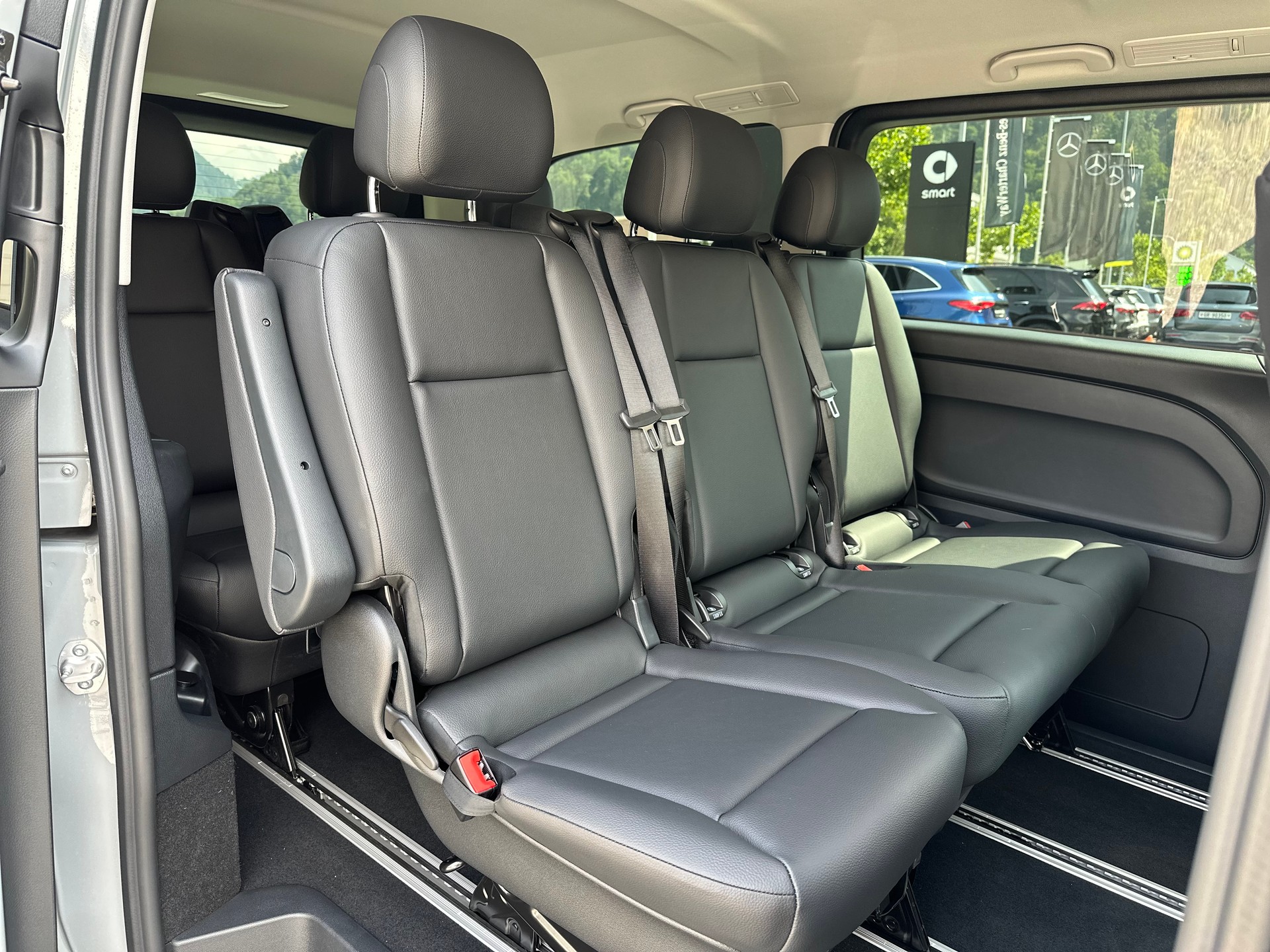 MERCEDES-BENZ eVito 129 KB TOURER PRO Lang 4x2-image-12