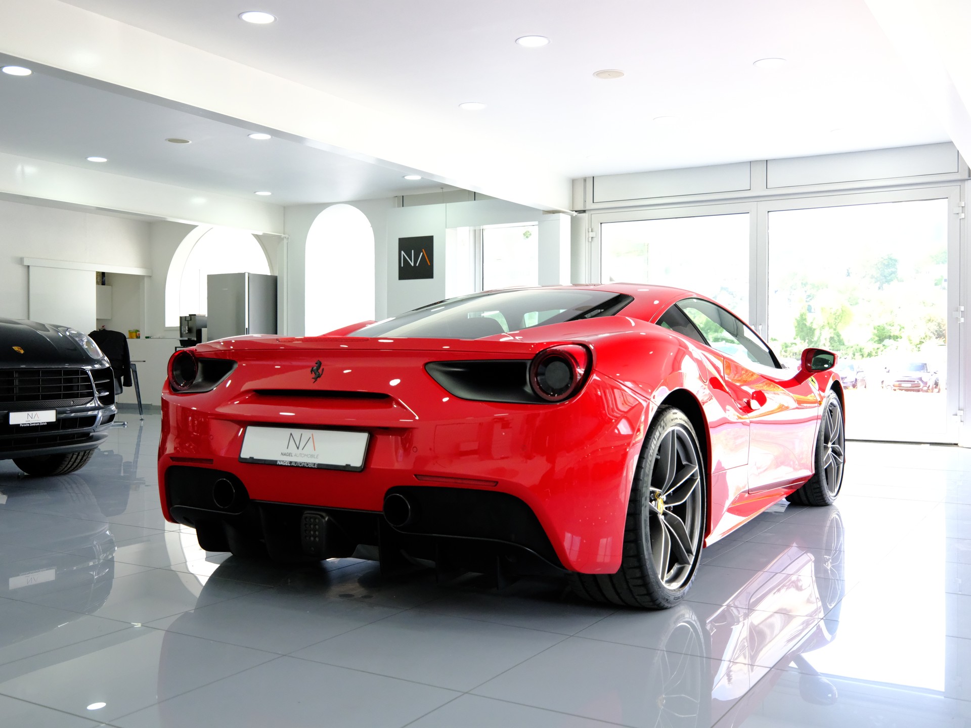 FERRARI 488 GTB 3.9 V8-showroom-element-2