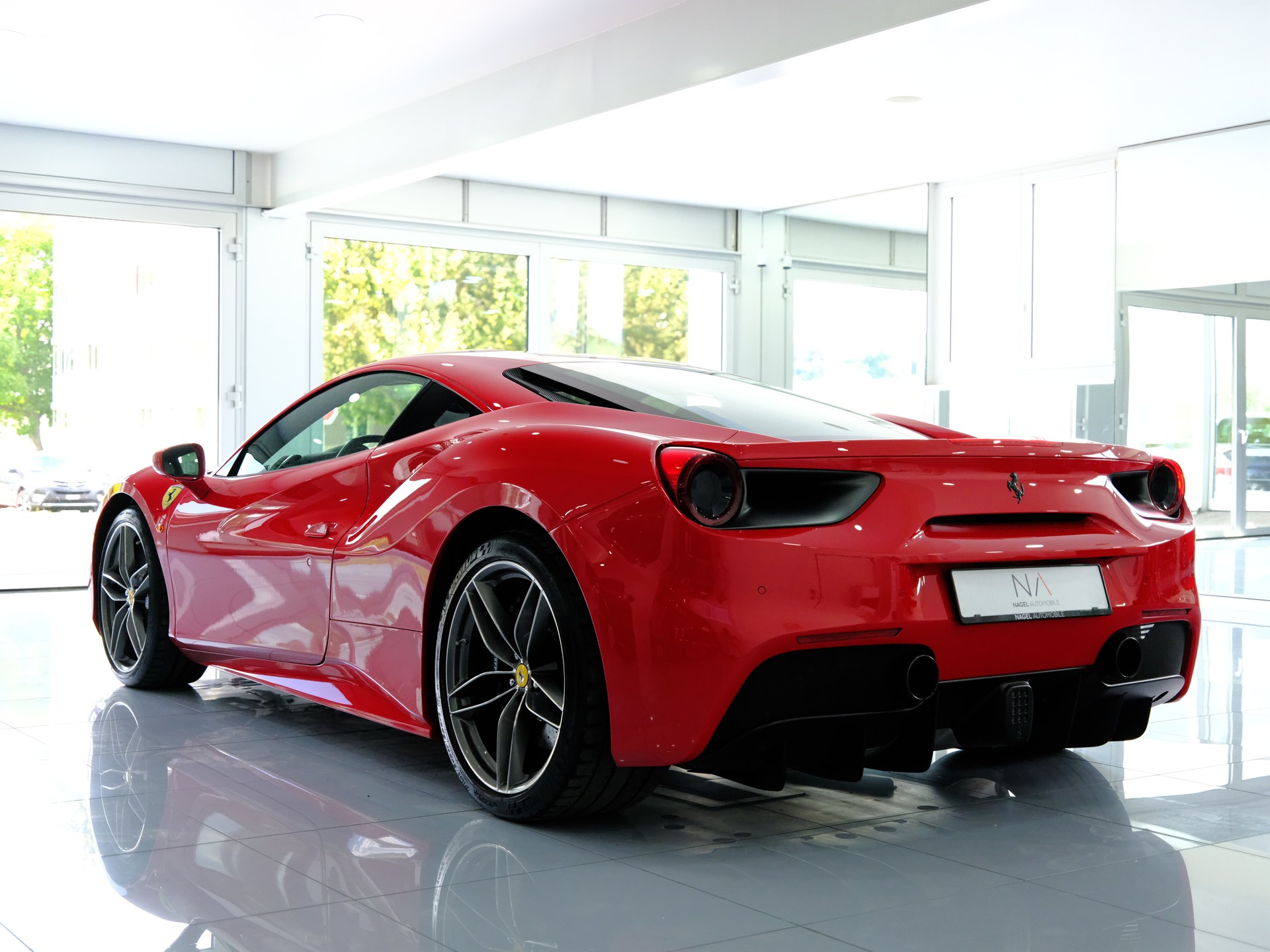 FERRARI 488 GTB 3.9 V8-showroom-element-3