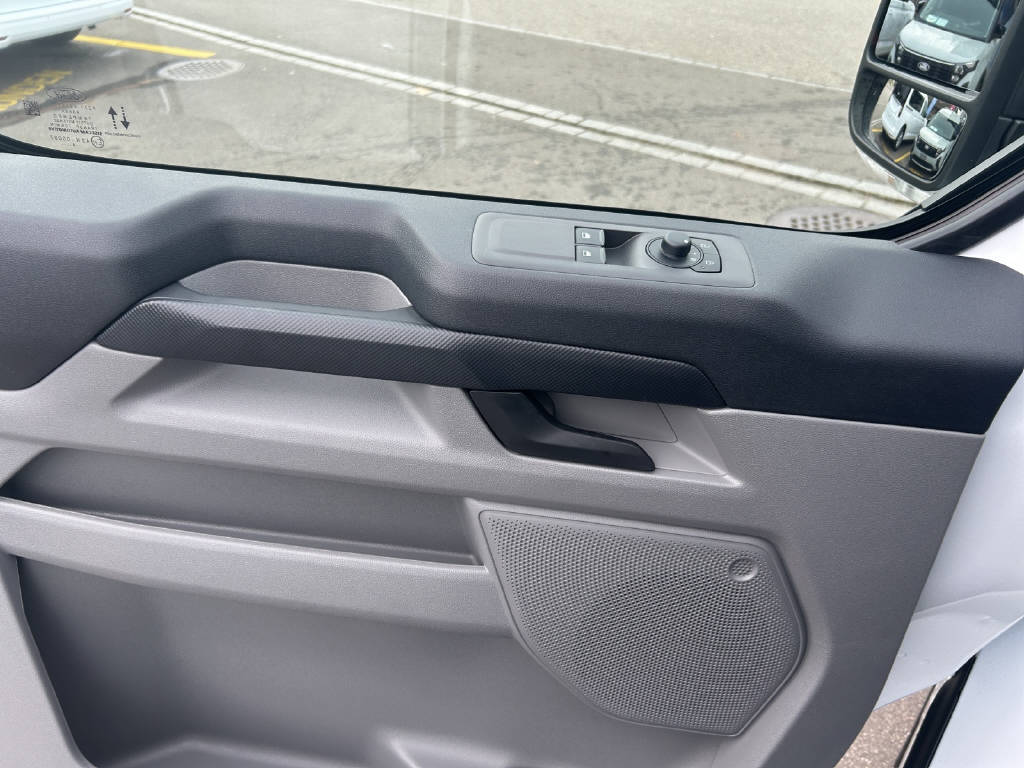 FORD Transit Custom Van 320 L2 2.0 EcoBlue 136 Trend-image-9