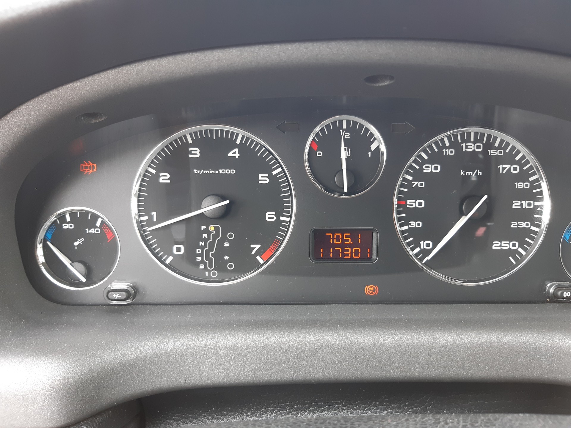 PEUGEOT 406 Coupé 3.0 V6-image-8