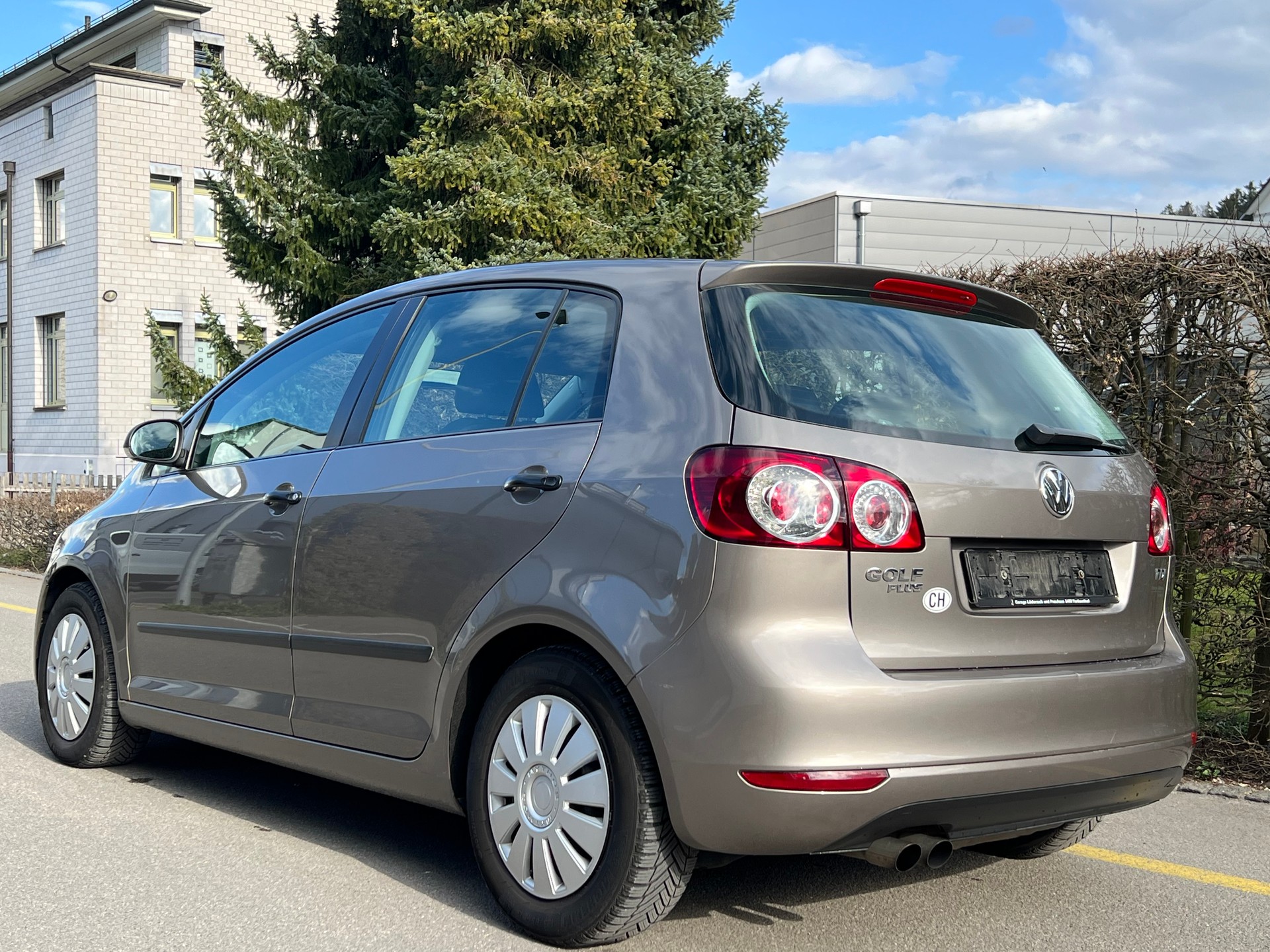 VW Golf Plus 2.0 TDI Trendline DSG-image-3