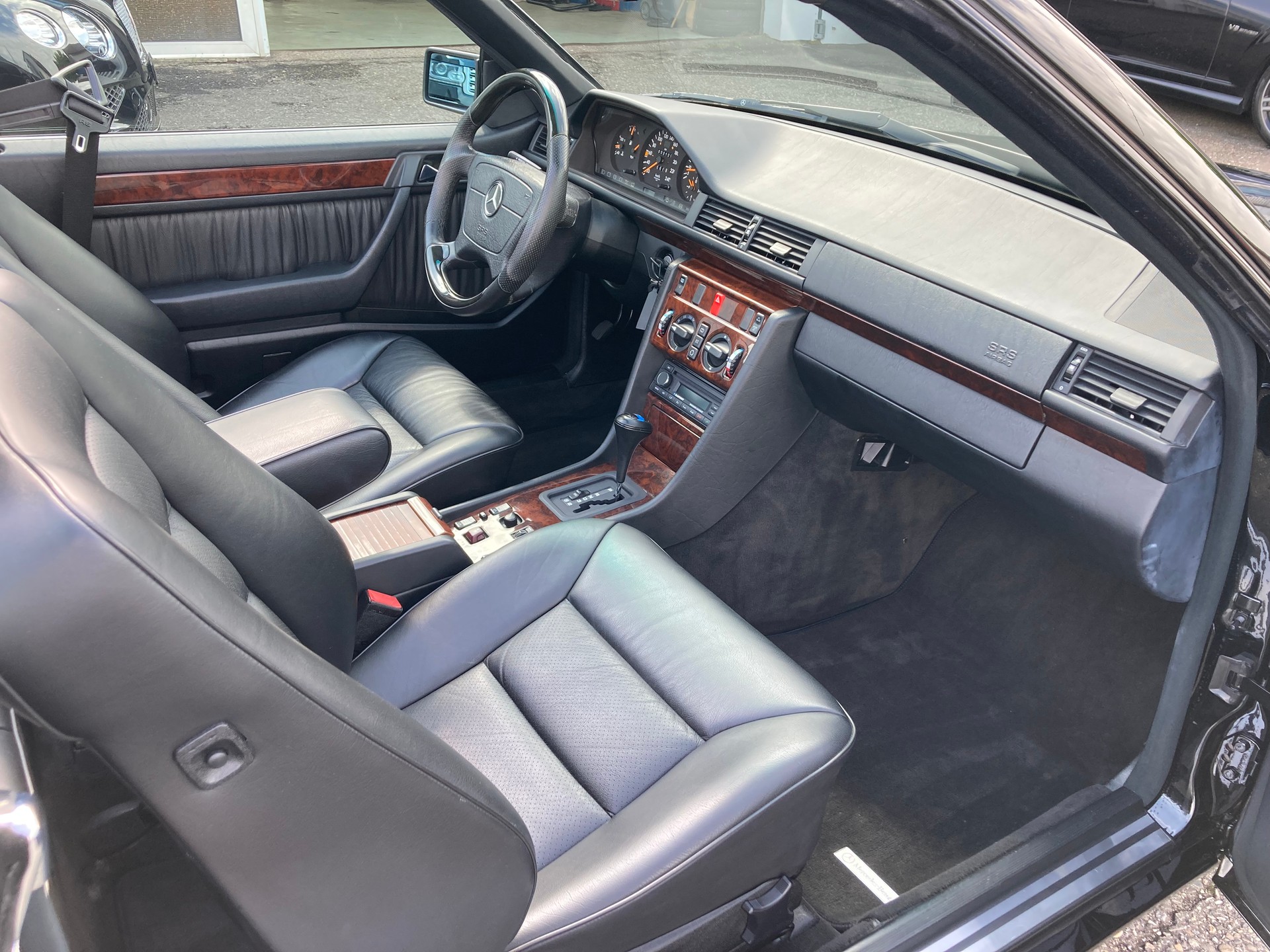 MERCEDES-BENZ E 220 Cabrio-image-10