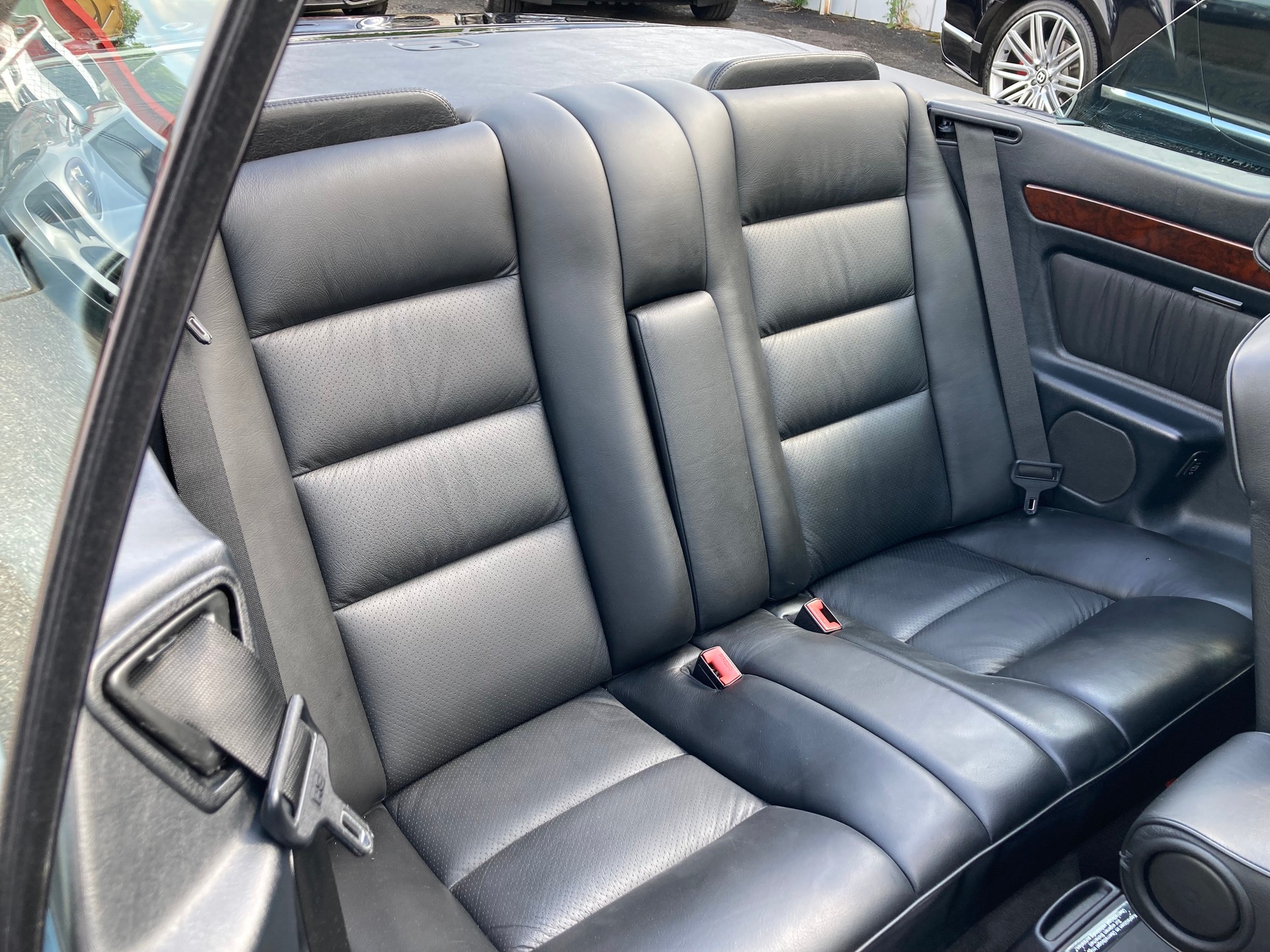 MERCEDES-BENZ E 220 Cabrio-image-11