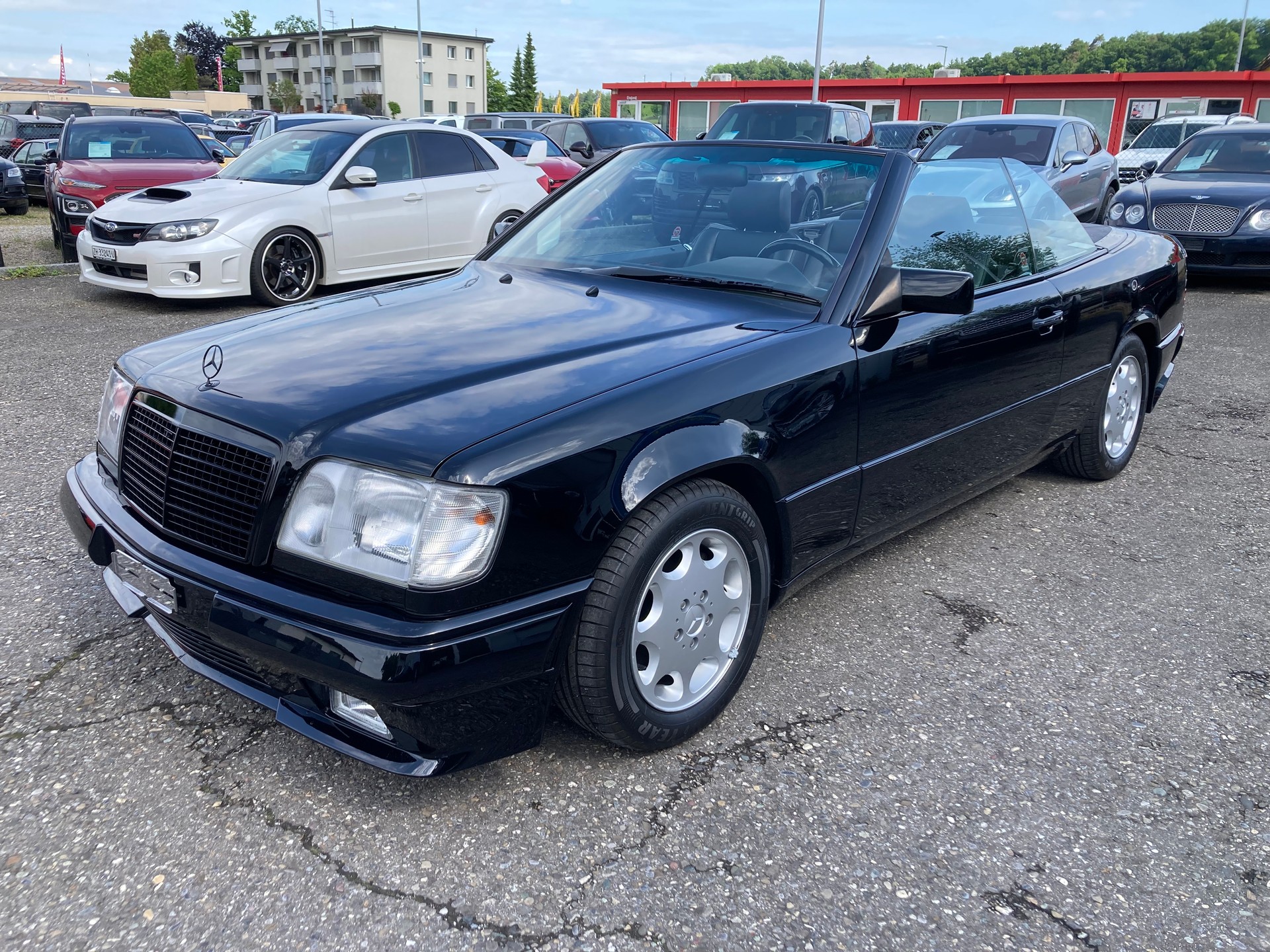 MERCEDES-BENZ E 220 Cabrio-showroom-element-3