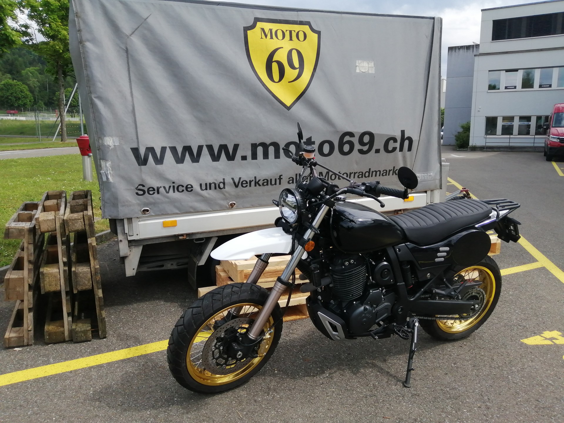 MASH 650 X-Ride-image-1