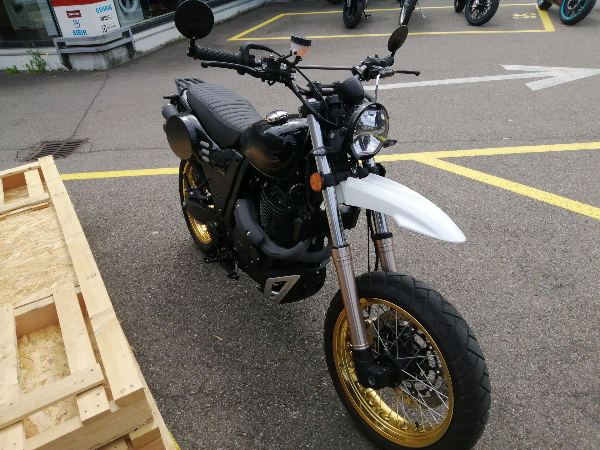 MASH 650 X-Ride-image-3