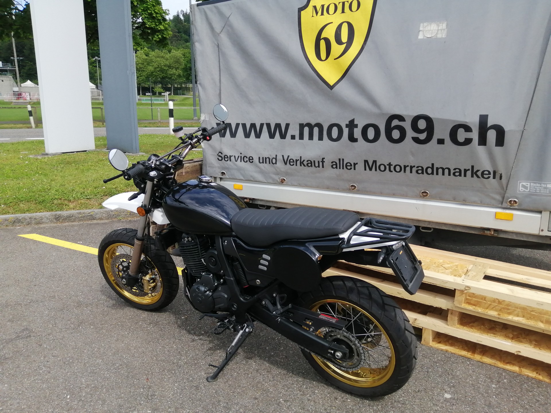 MASH 650 X-Ride-image-2
