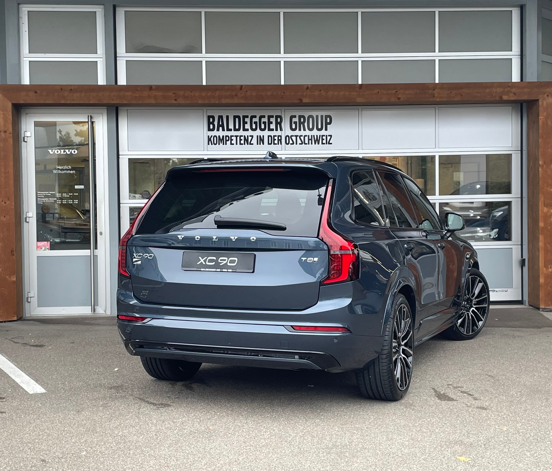 VOLVO XC90 2.0 T8 TE Ultra Dark eAWD-showroom-element-2