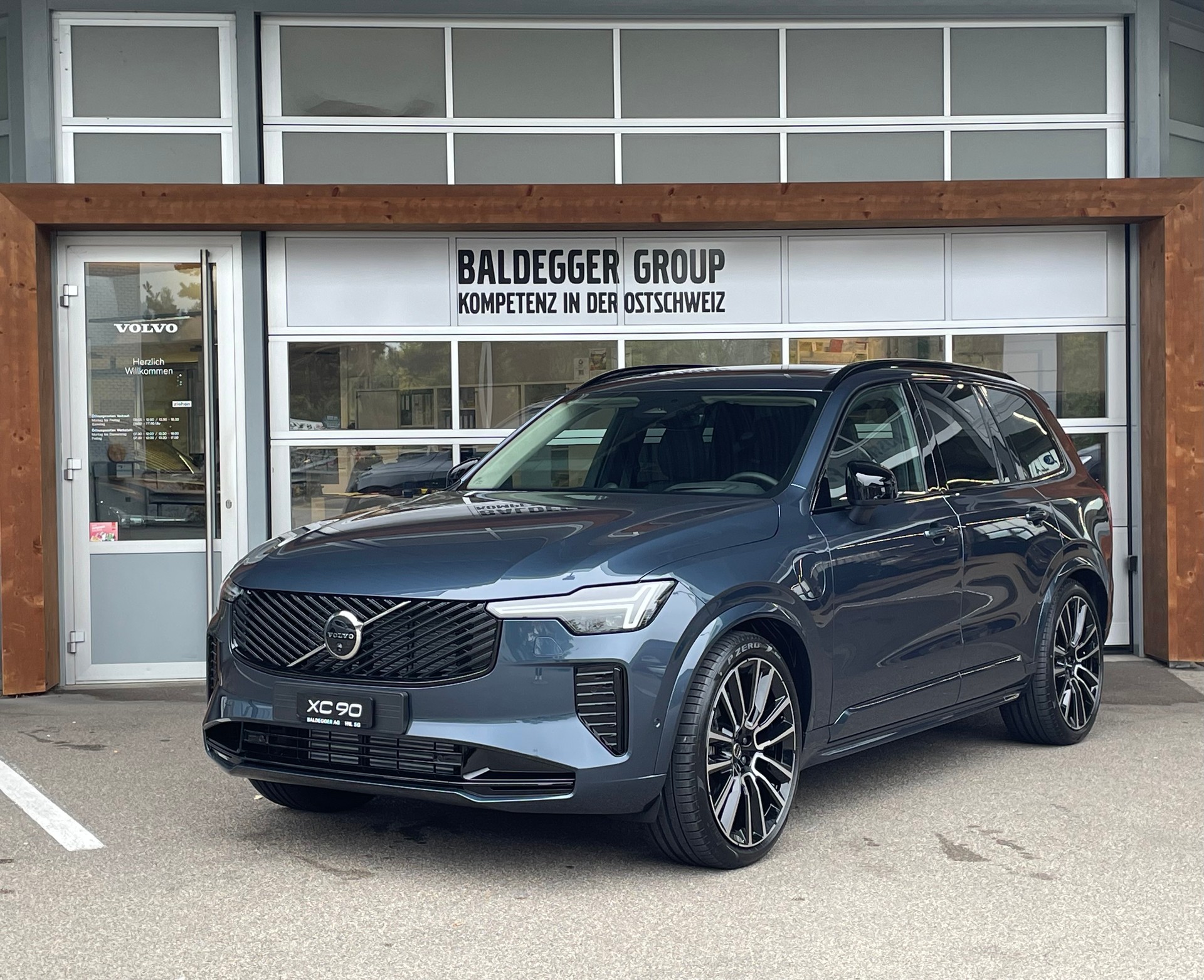 VOLVO XC90 2.0 T8 TE Ultra Dark eAWD-showroom-element-1