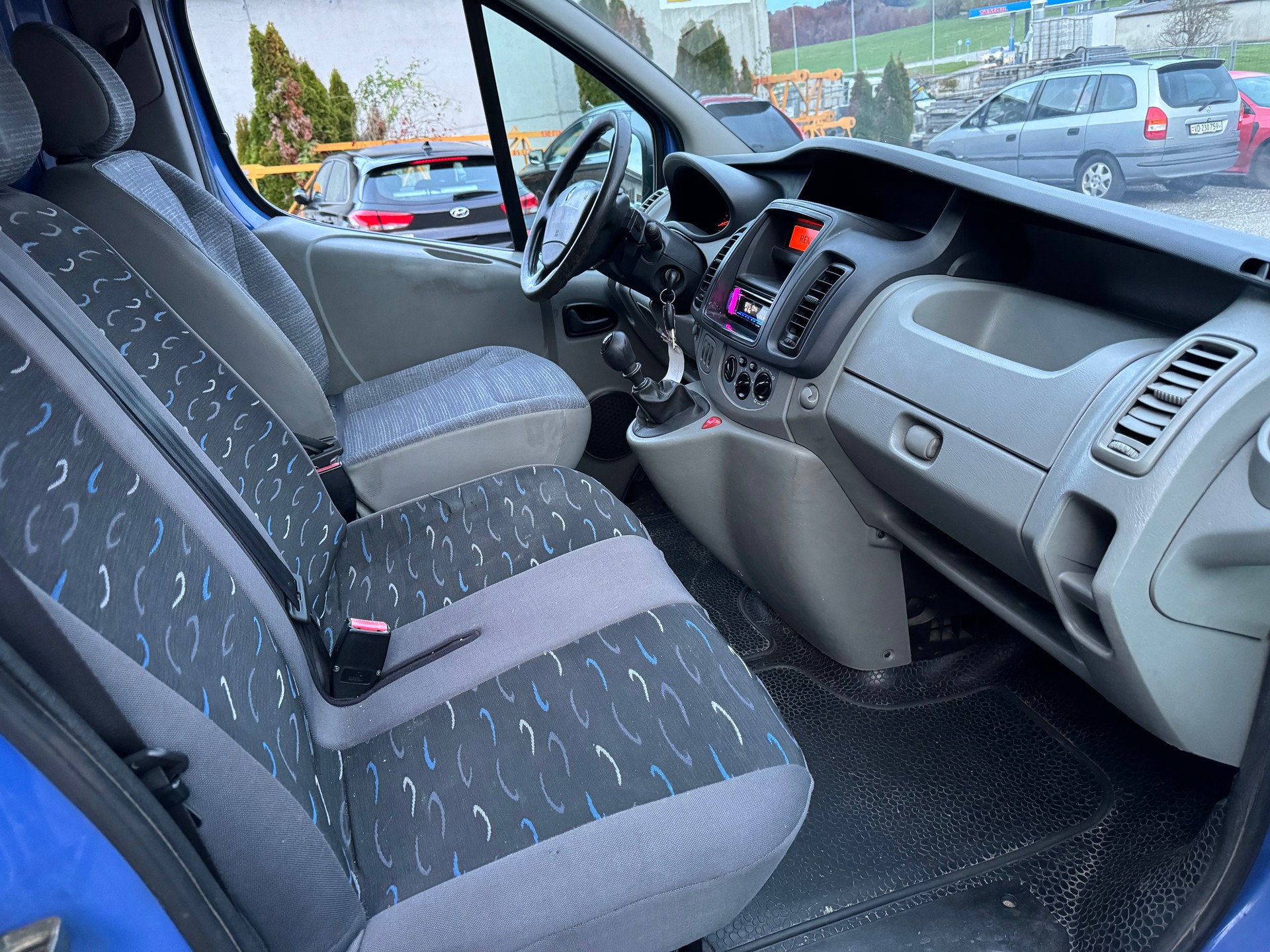 RENAULT Trafic 2.0 dCi 90 2.7t L1H1-image-8