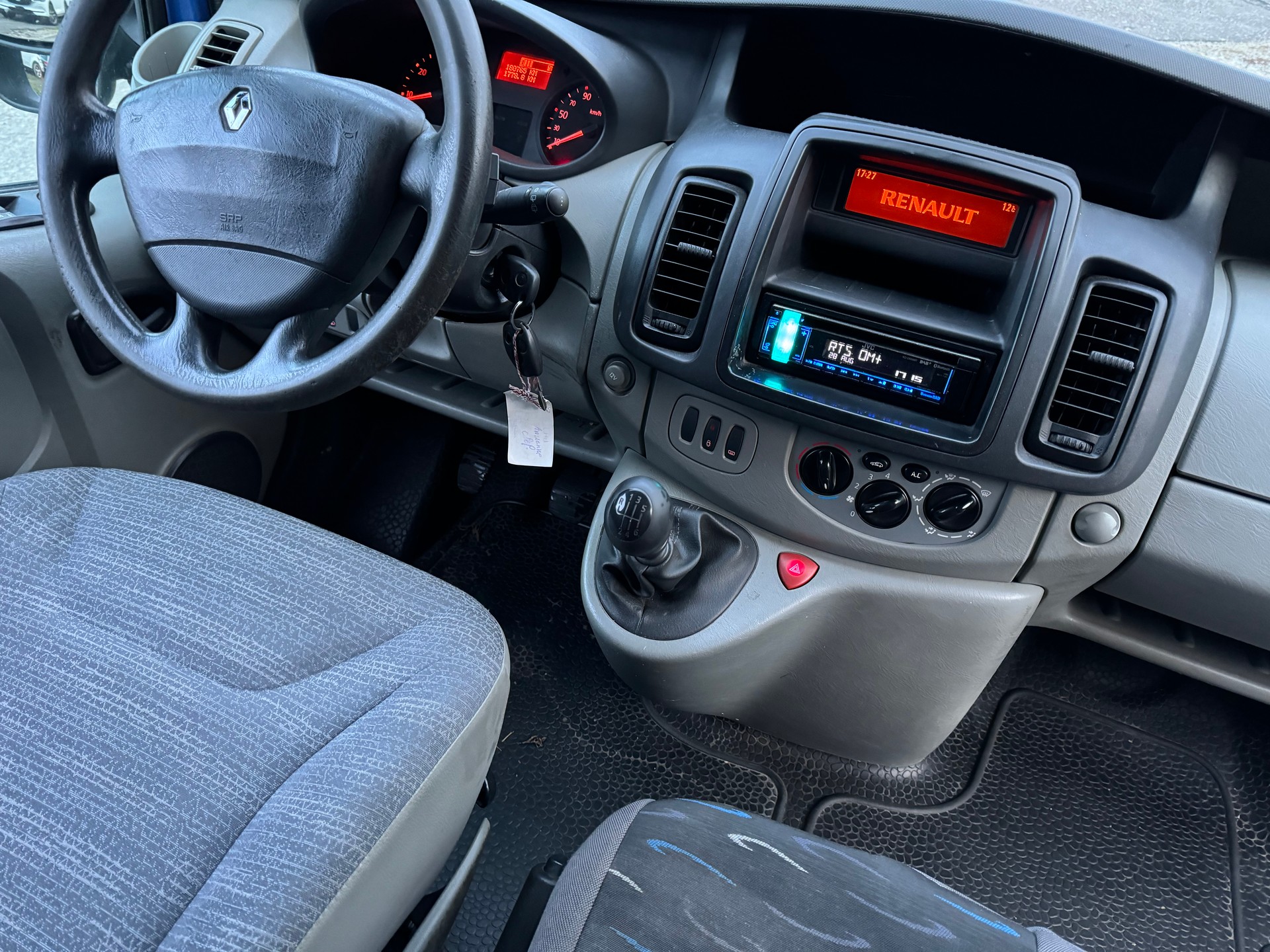 RENAULT Trafic 2.0 dCi 90 2.7t L1H1-image-6