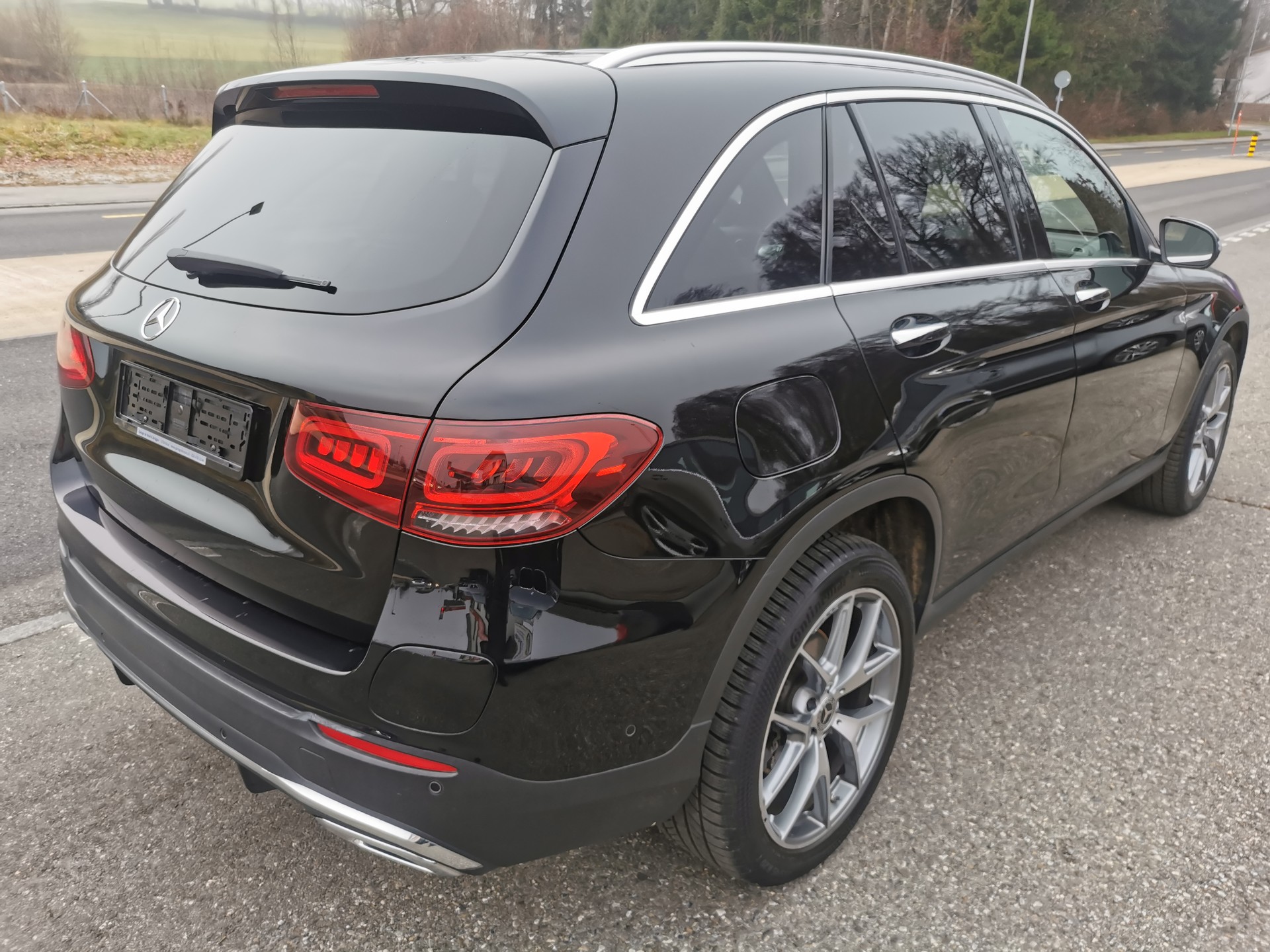 MERCEDES-BENZ GLC 300 e AMG Line 4Matic 9G-Tronic-image-4
