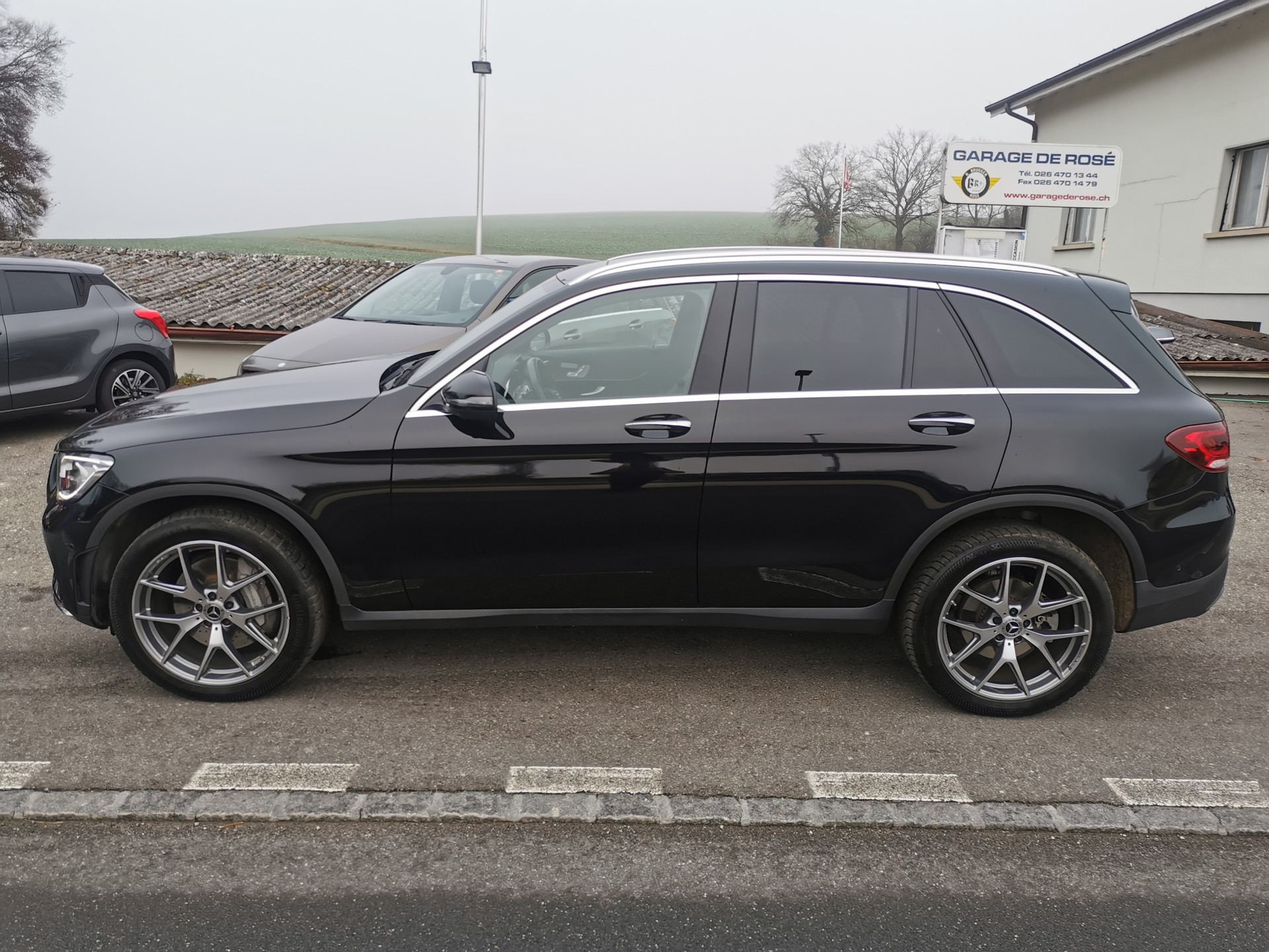 MERCEDES-BENZ GLC 300 e AMG Line 4Matic 9G-Tronic-image-5