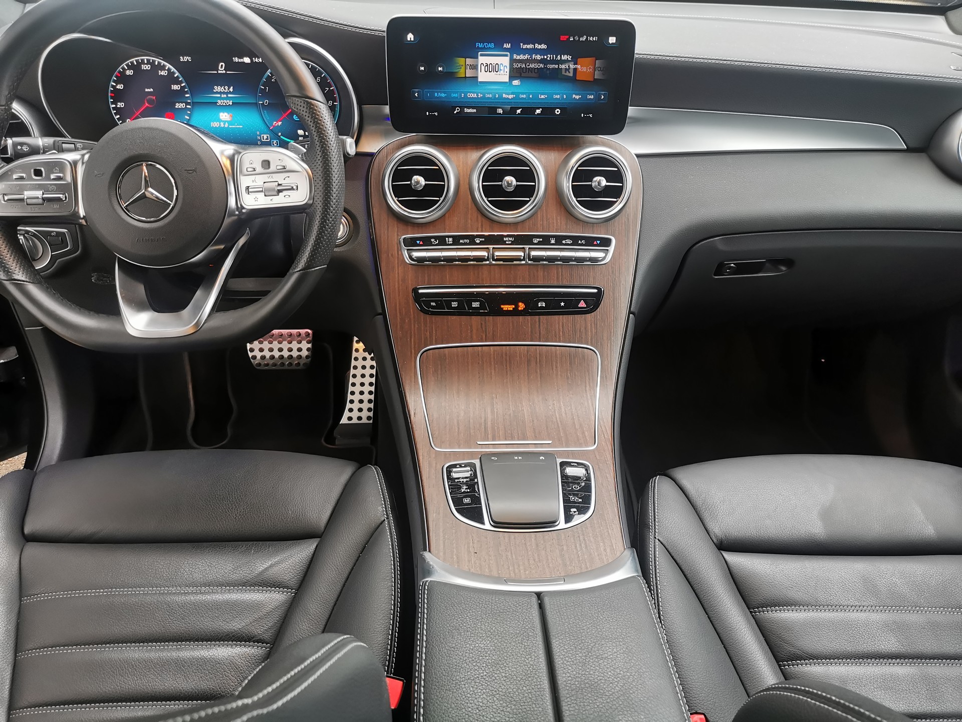 MERCEDES-BENZ GLC 300 e AMG Line 4Matic 9G-Tronic-image-10