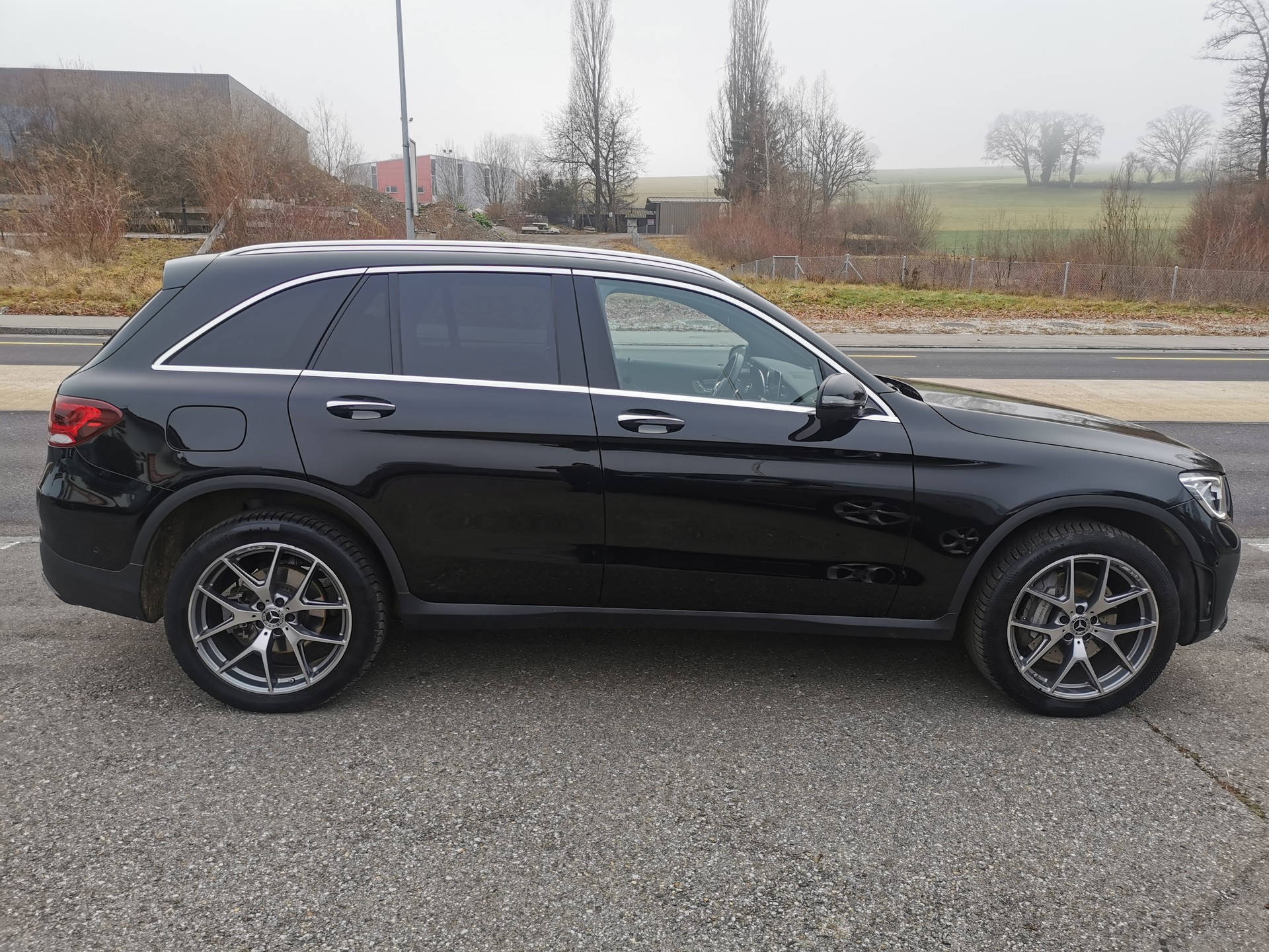 MERCEDES-BENZ GLC 300 e AMG Line 4Matic 9G-Tronic-image-6