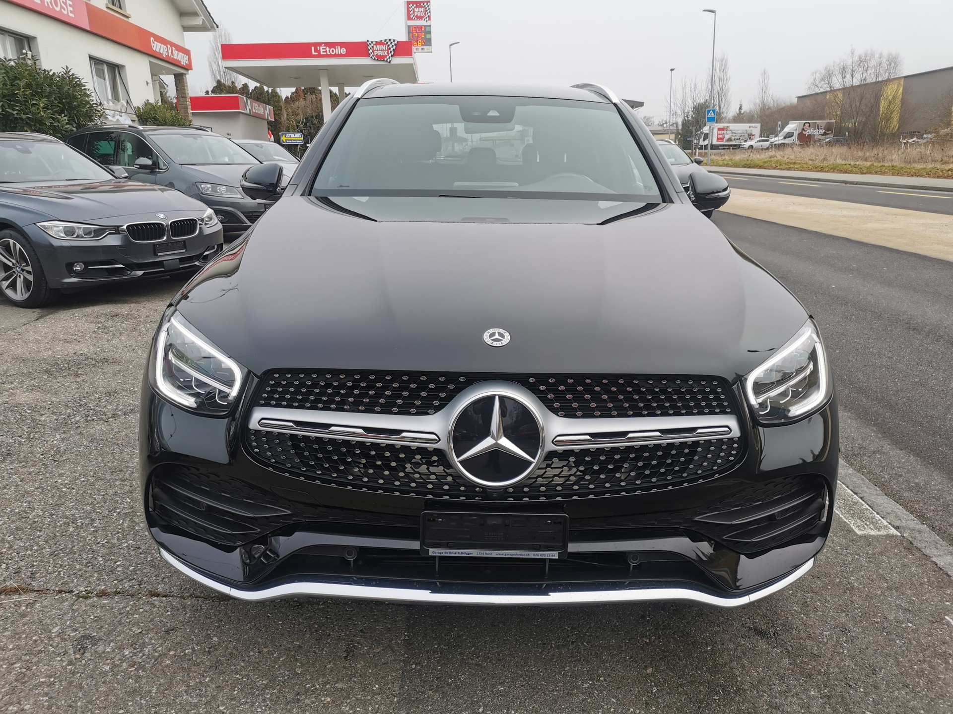 MERCEDES-BENZ GLC 300 e AMG Line 4Matic 9G-Tronic-image-2