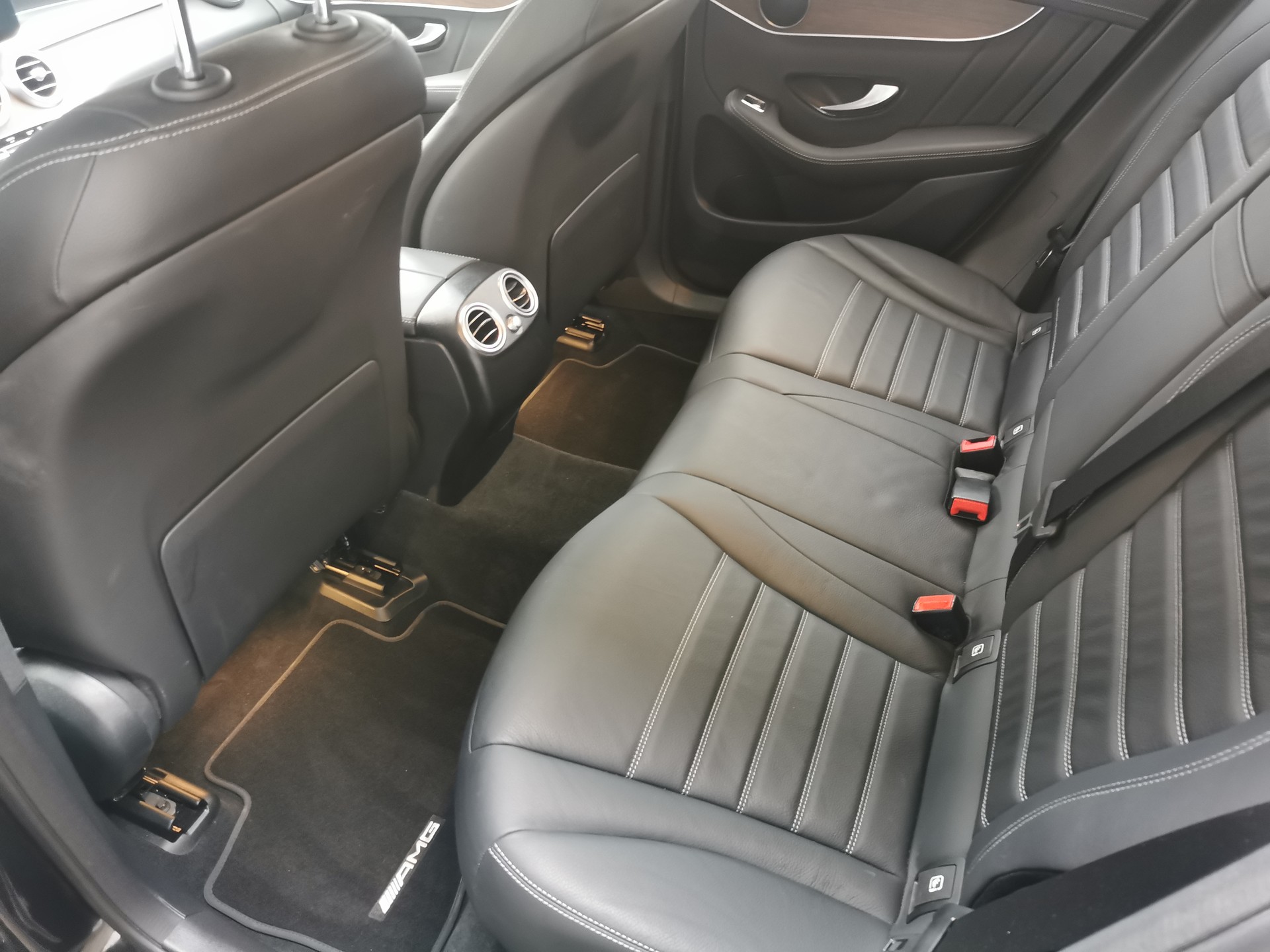 MERCEDES-BENZ GLC 300 e AMG Line 4Matic 9G-Tronic-image-12