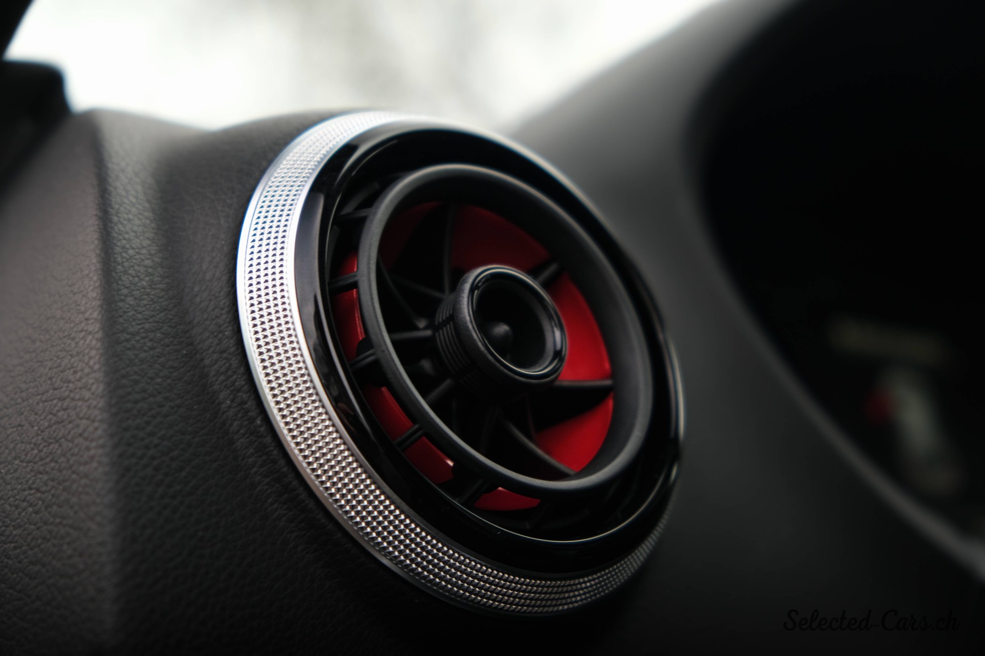 AUDI RS3 2.5 TSI quattro S-tronic-image-8