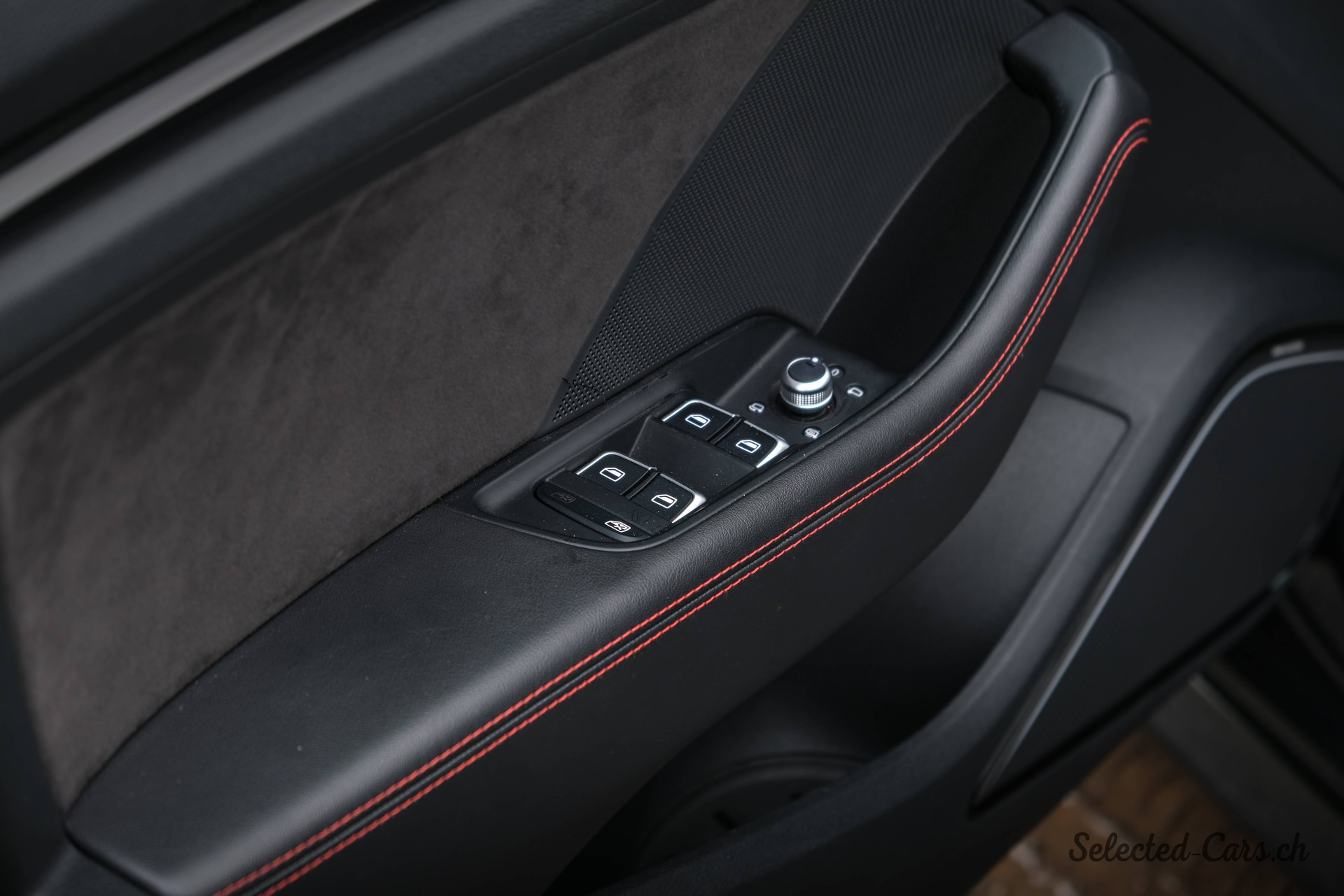AUDI RS3 2.5 TSI quattro S-tronic-image-10