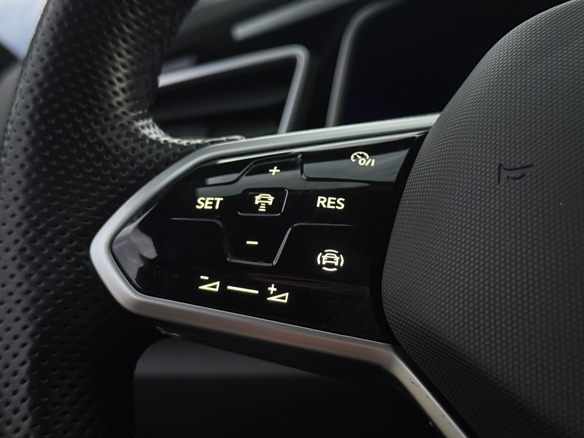 VW T-Roc 1.5 TSI EVO R-Line DSG-image-8