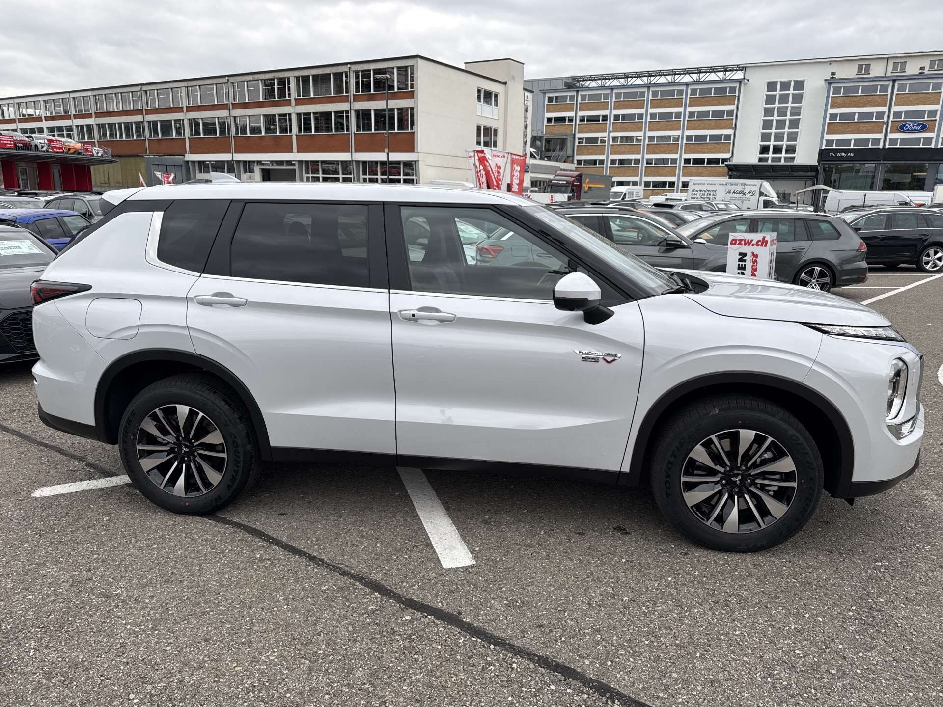MITSUBISHI Outlander 2.4 PHEV Invite 306PS 4WD Automat-image-9