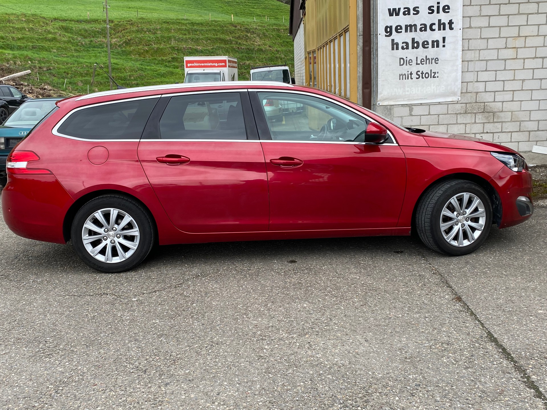 PEUGEOT 308 SW 1.2 THP GT Line-image-1