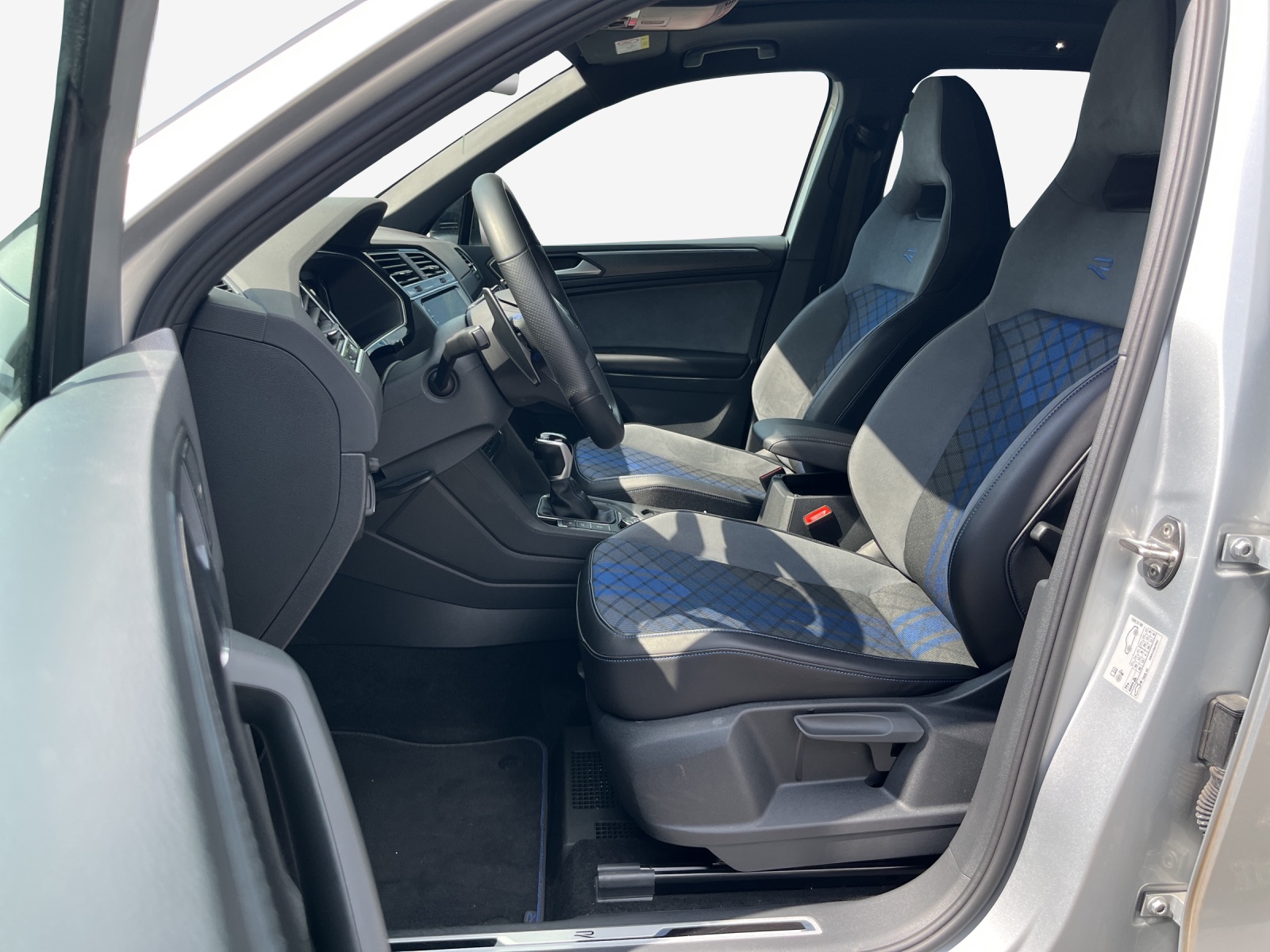 VW Tiguan 2.0TSI R 4Motion DSG-image-7