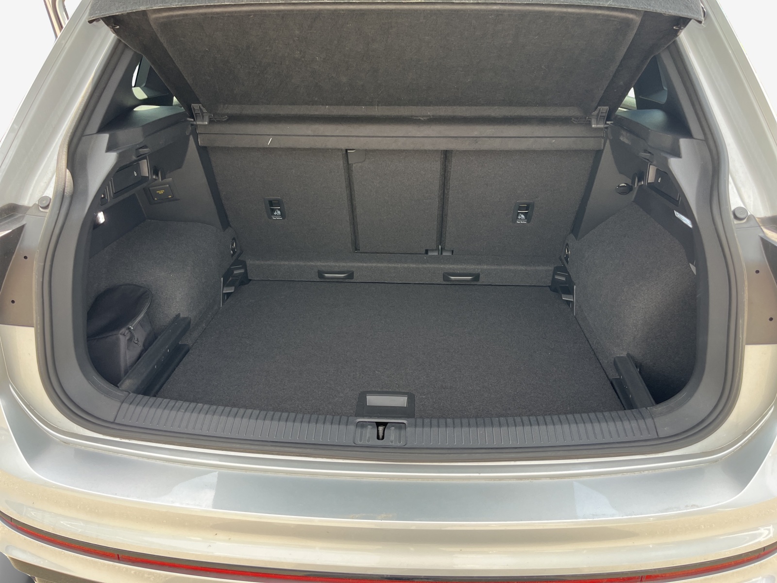 VW Tiguan 2.0TSI R 4Motion DSG-image-12