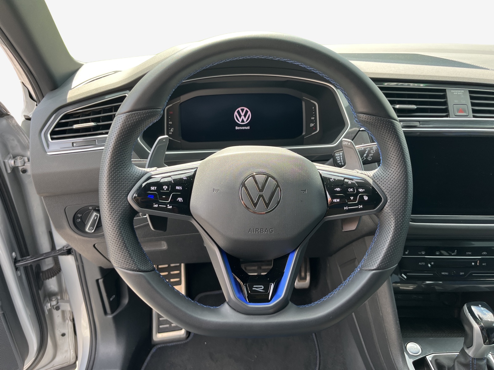 VW Tiguan 2.0TSI R 4Motion DSG-image-9