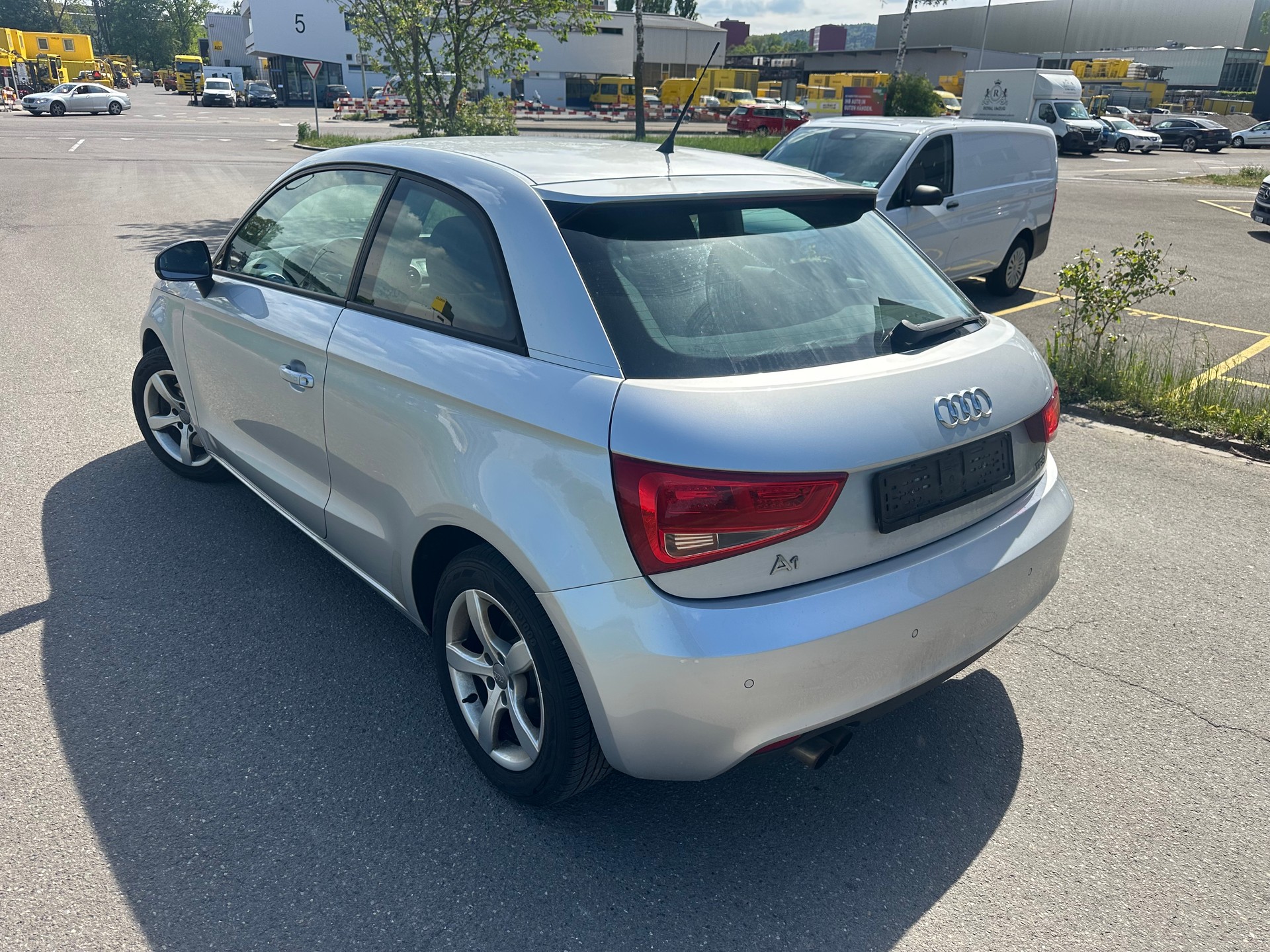 AUDI A1 1.4 TFSI Attraction mit neuen Steurkette!!!-showroom-element-1