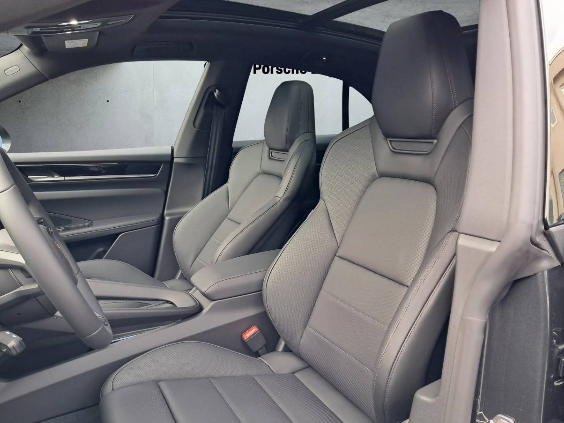 PORSCHE Macan 4S-image-4