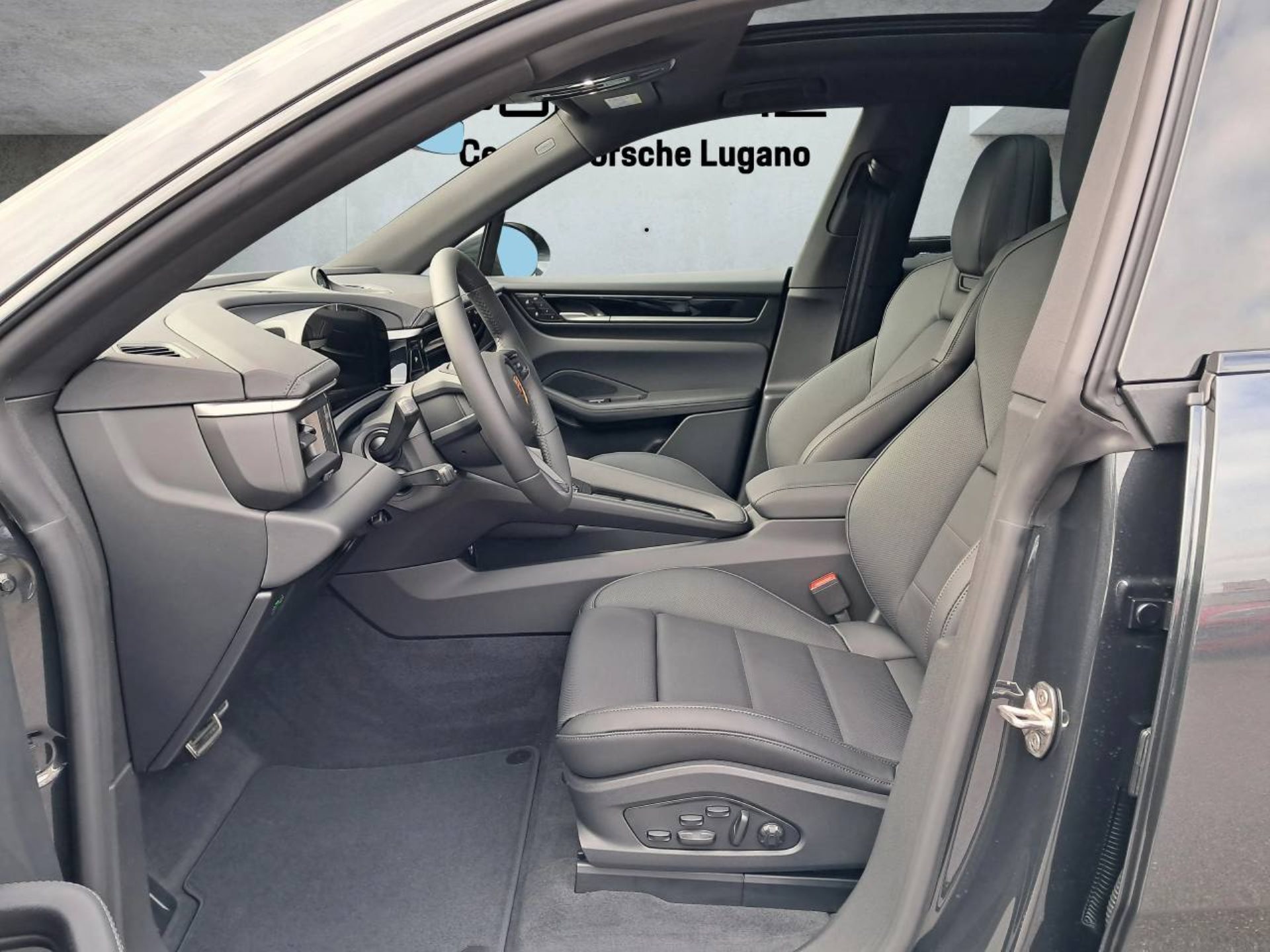 PORSCHE Macan 4S-image-3