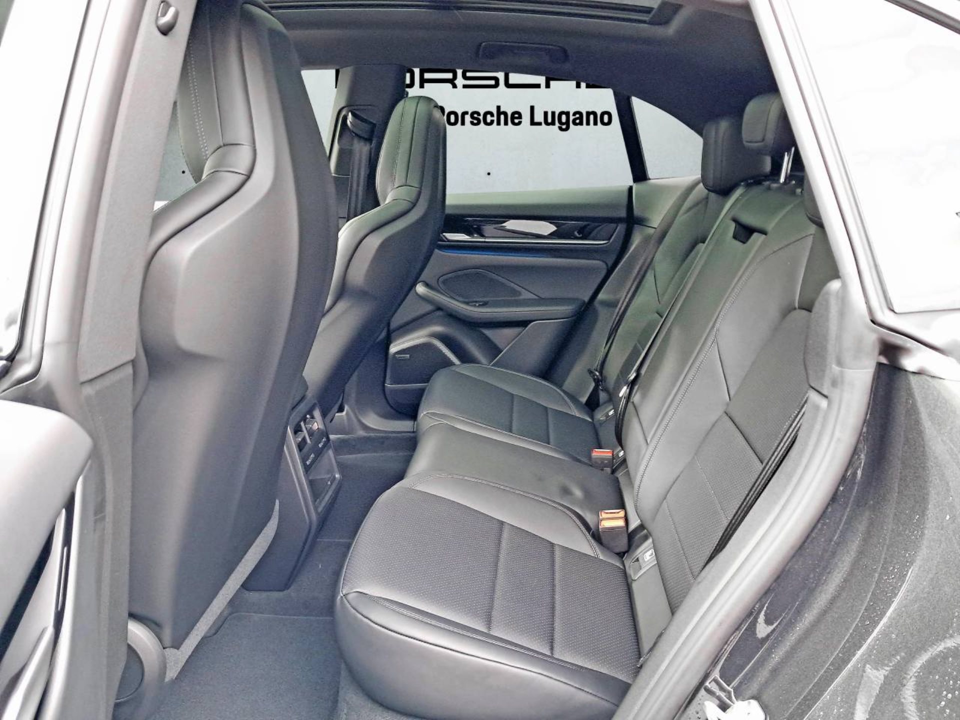 PORSCHE Macan 4S-image-16