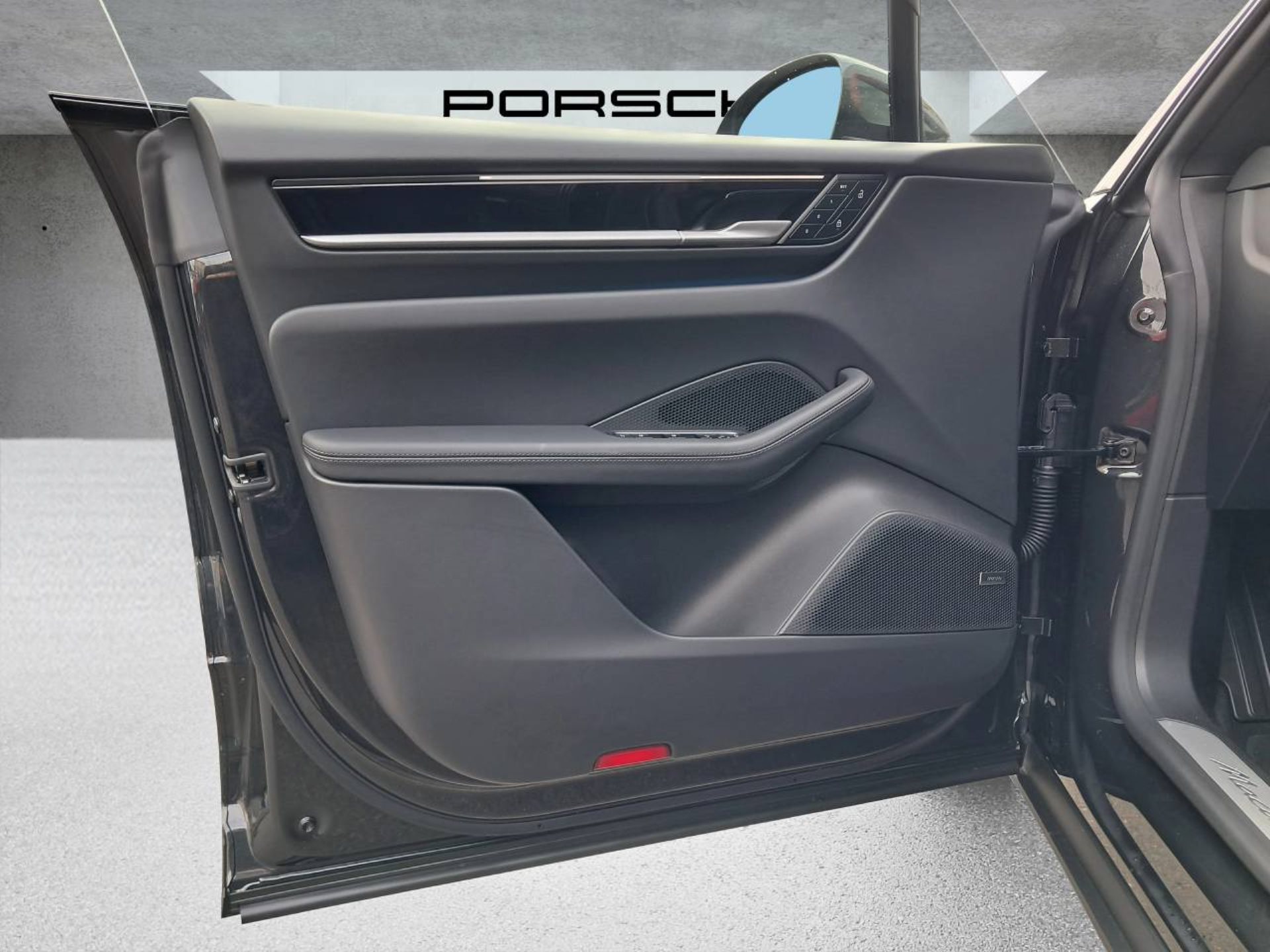 PORSCHE Macan 4S-image-18