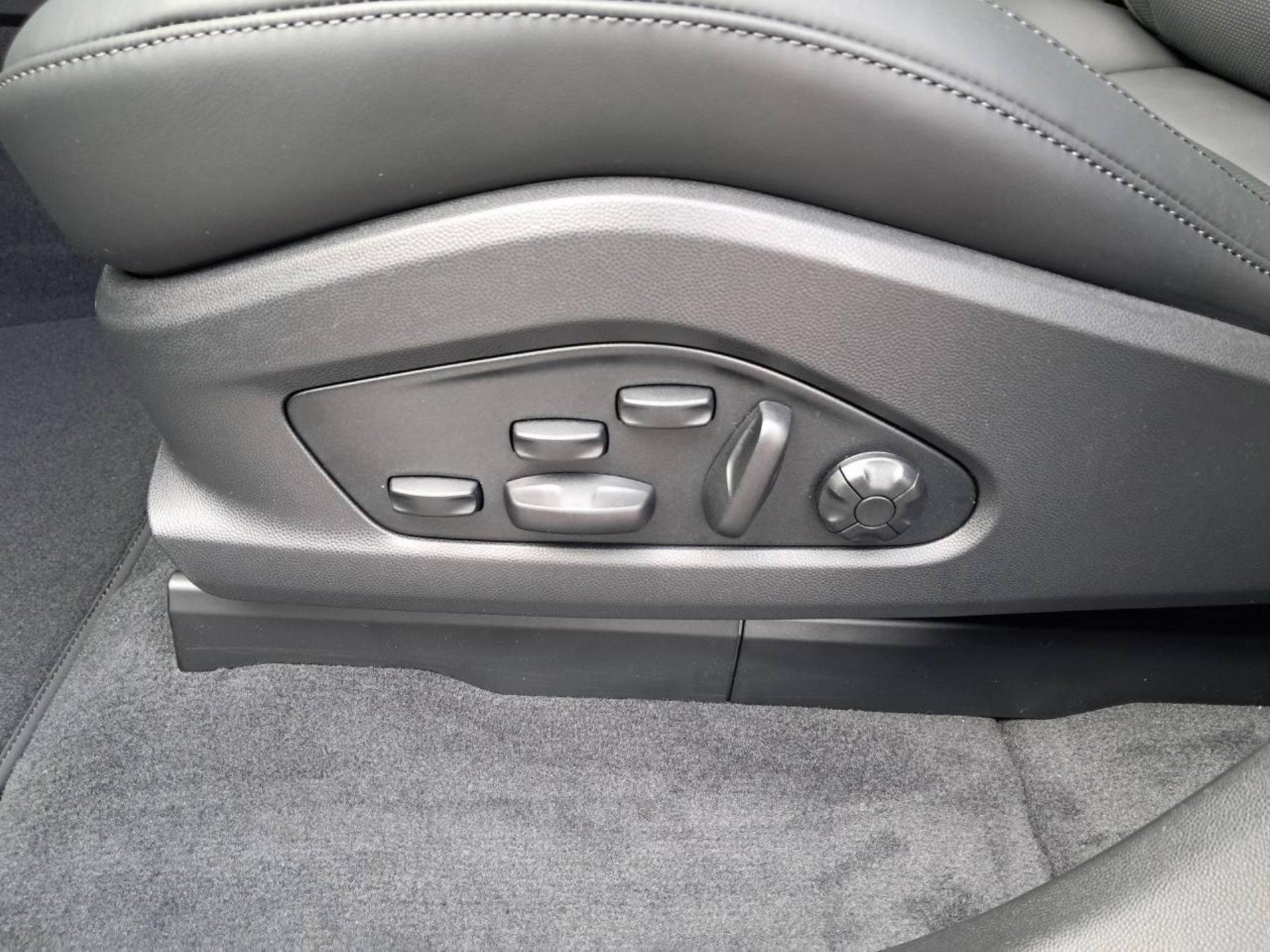 PORSCHE Macan 4S-image-29