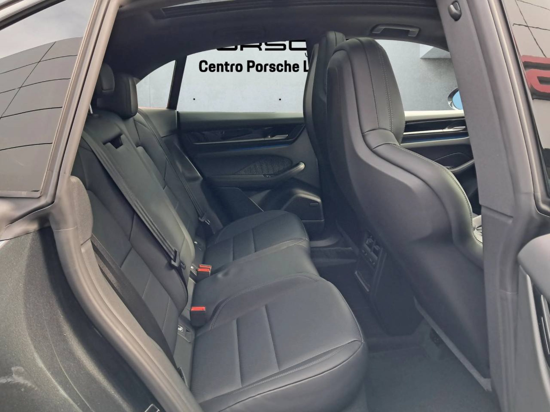 PORSCHE Macan 4S-image-23