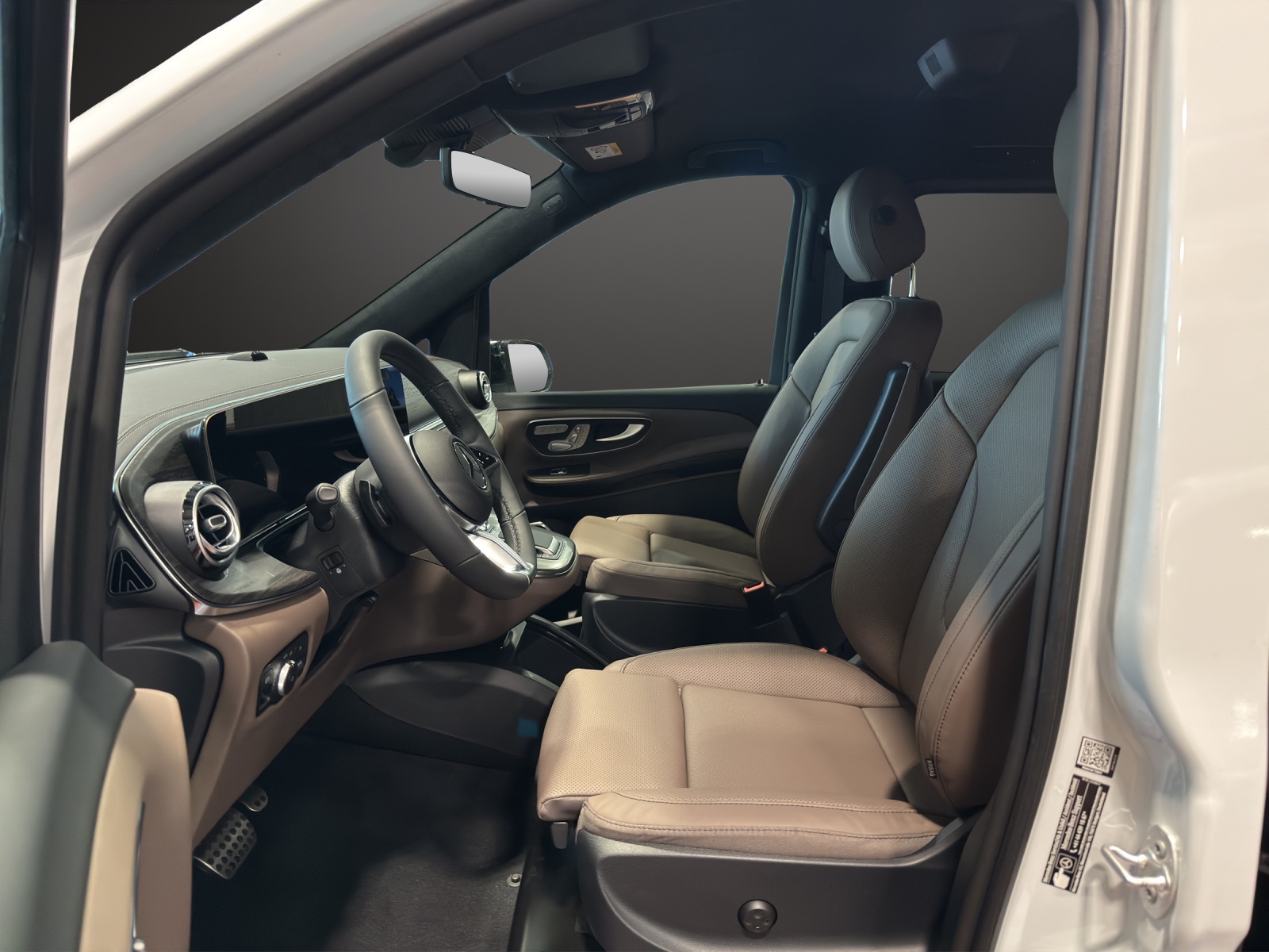 MERCEDES-BENZ V 300 d lang 4Matic Swiss Edition 9G-Tronic-image-6