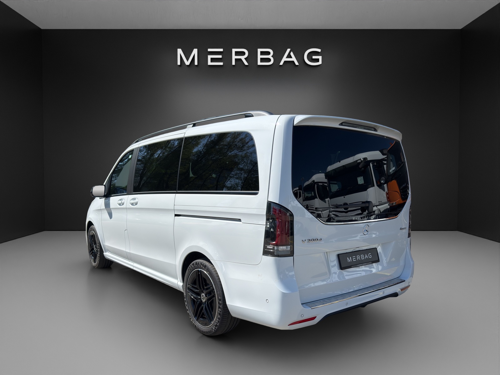 MERCEDES-BENZ V 300 d lang 4Matic Swiss Edition 9G-Tronic-image-4