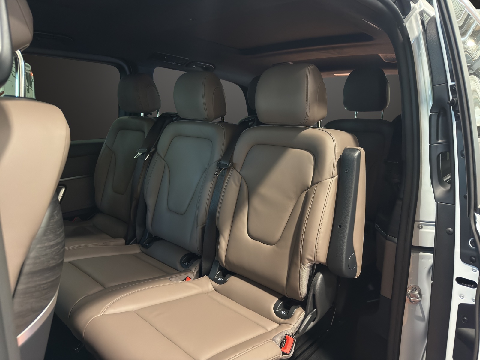 MERCEDES-BENZ V 300 d lang 4Matic Swiss Edition 9G-Tronic-image-7