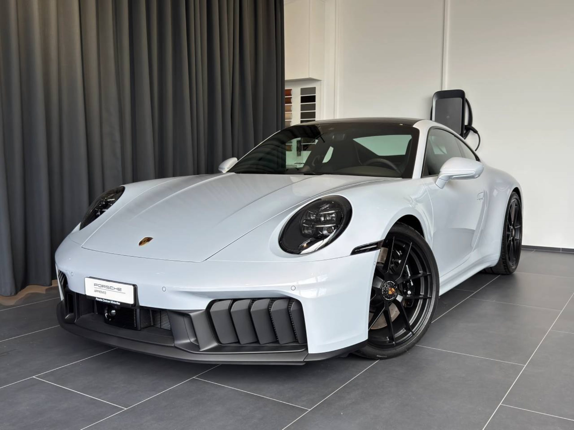 PORSCHE 911 Carrera 4 GTS